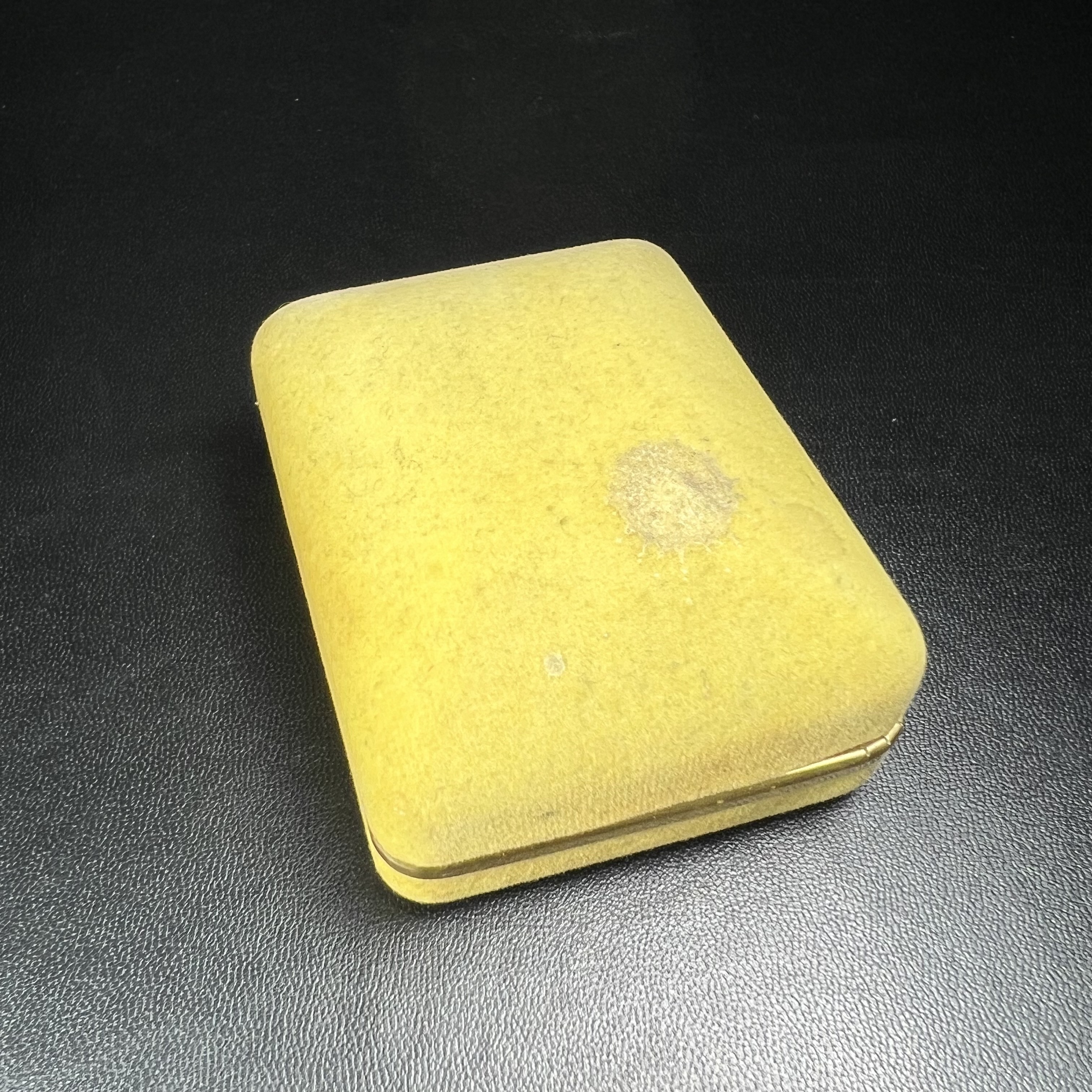 วัตถุมงคลคุ้มเกล้าฯ มหามงคลเฉลิมพระชนมพรรษา 6 รอบ รัชกาลที่ 9 ชุดพิเศษกรรมการ(หายาก) (ในหลวงรัชกาลที่9 ทรงจุดไฟพระฤกษ์และเททอง พิธีใหญ่)ยอดนิยมหายาก