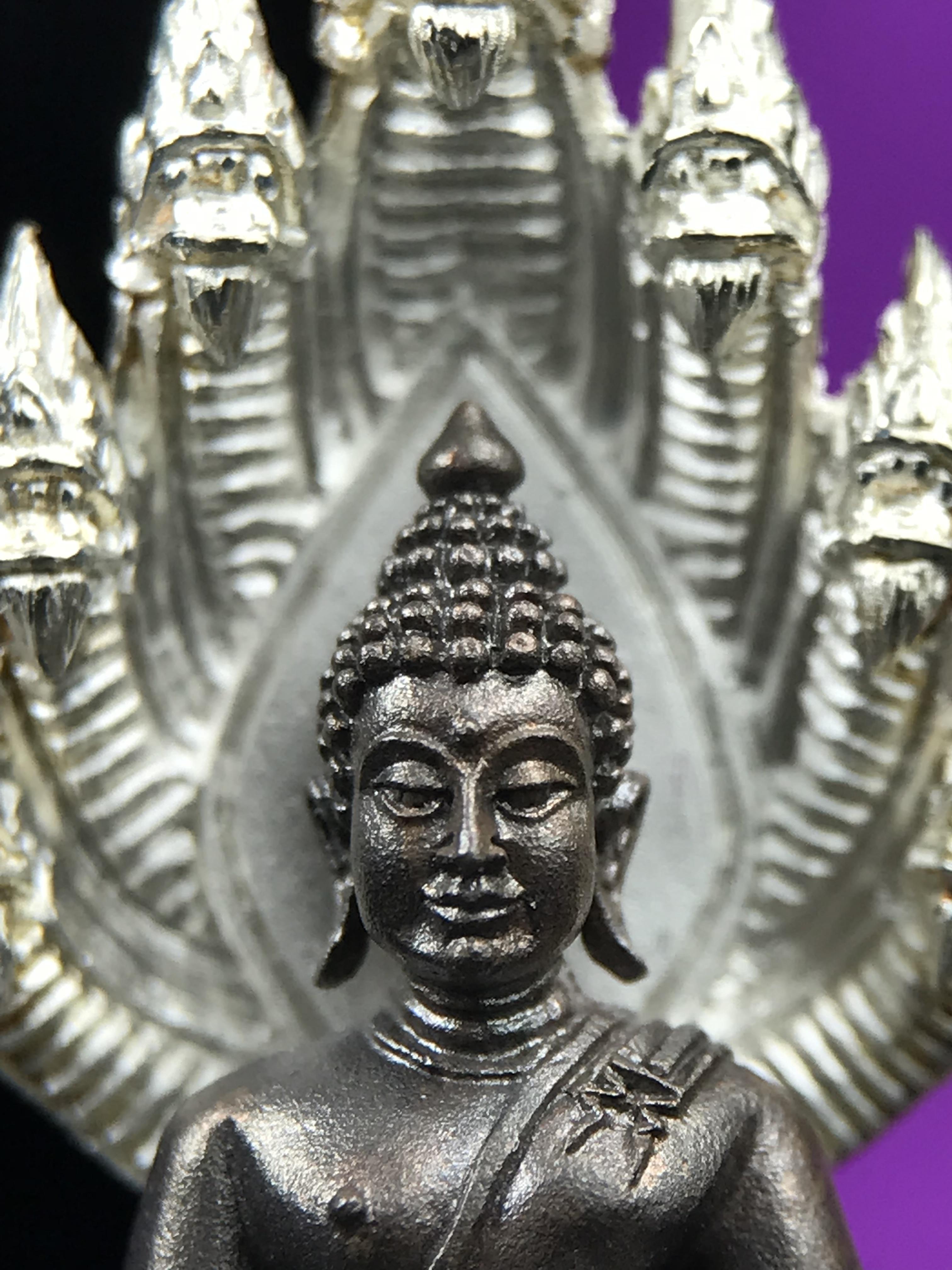 พระนาคปรก สธ. รุ่นสร้างพระอุโบสถเฉลิมพระเกียรติ 4 รอบ 84 พรรษา สมเด็จพระเทพรัตนราชสุดาฯ วัดบวรนิเวศวิหาร ปี 2543 พิมพ์ใหญ่ องค์พระเนื้อนวโลหะ ฐานนาคปรกเนื้อเงิน(สภาพ สวย )พิธีใหญ่ พุทธศิลป์งดงาม หายาก(องค์หมายเลขสวย ๒๖๗) (1 ใน 1999 องค์)