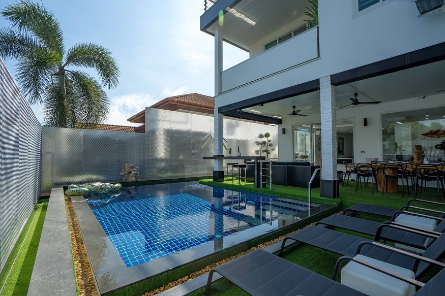 For Sales : Rawai, Luxury Private Pool Villa, 7 bedrooms 7.5 bathrooms, 450 sqm.