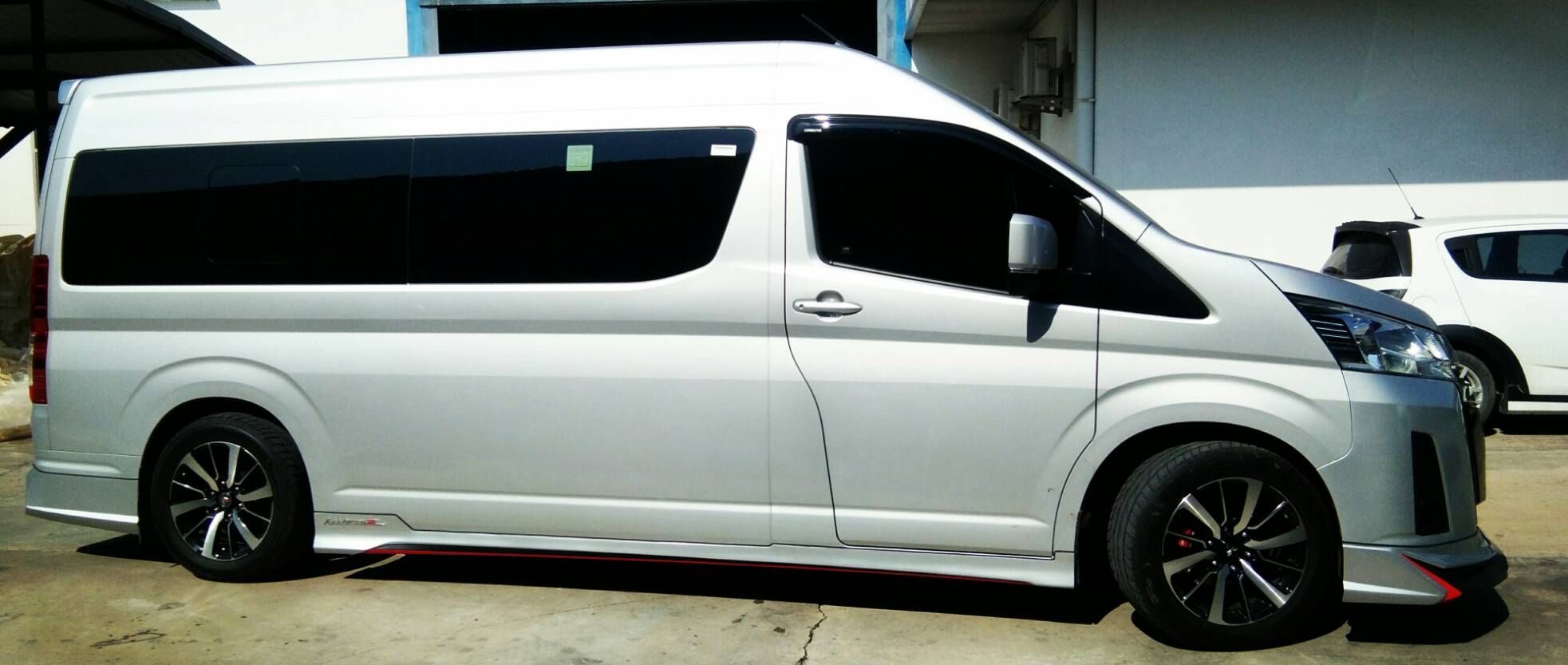 Toyota Commuter 2019 V.1 bodykits by Amoriz