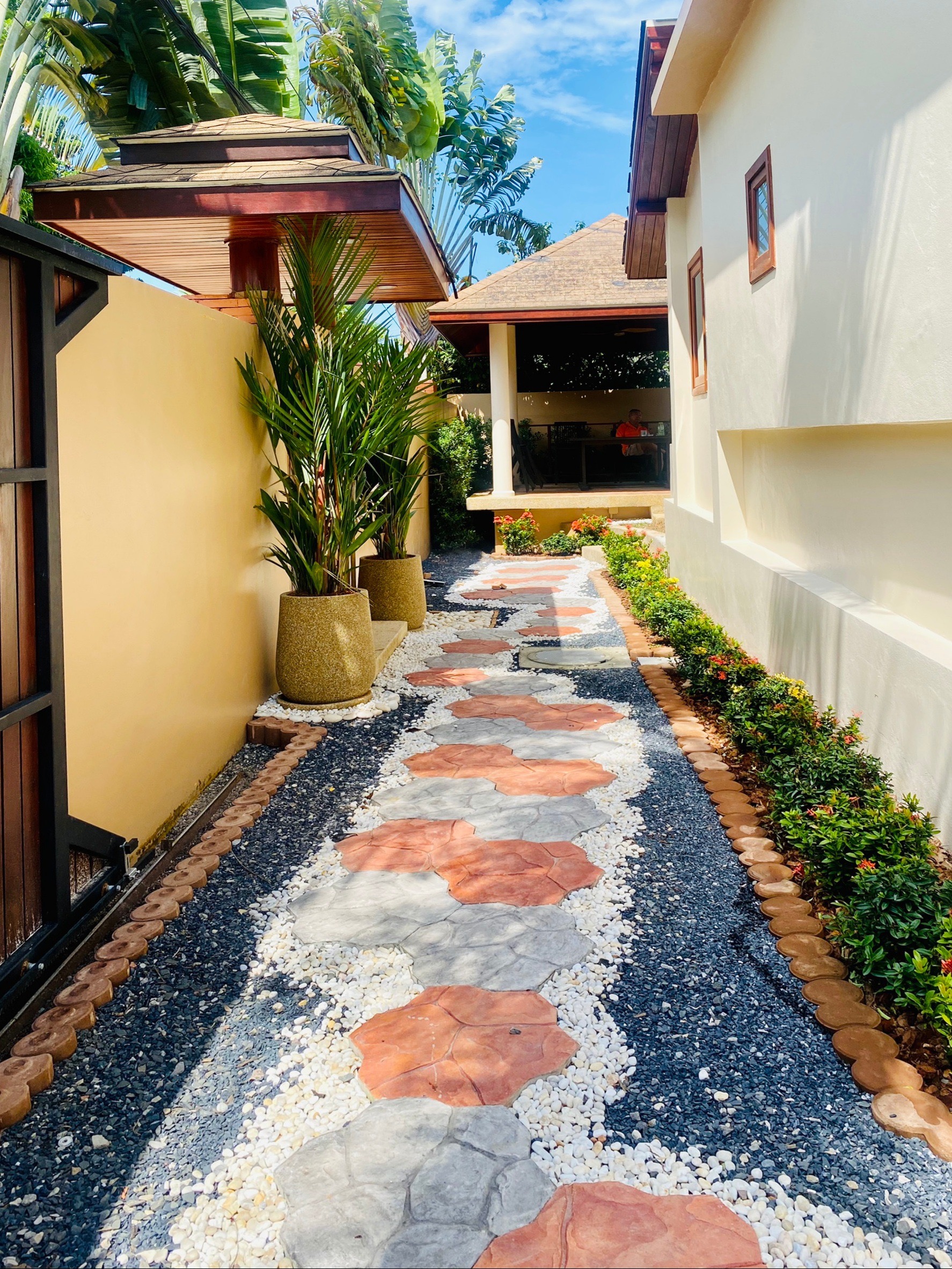 For Rent : Rawai, Stand alone pool villa, 3 bedrooms 4 bathrooms