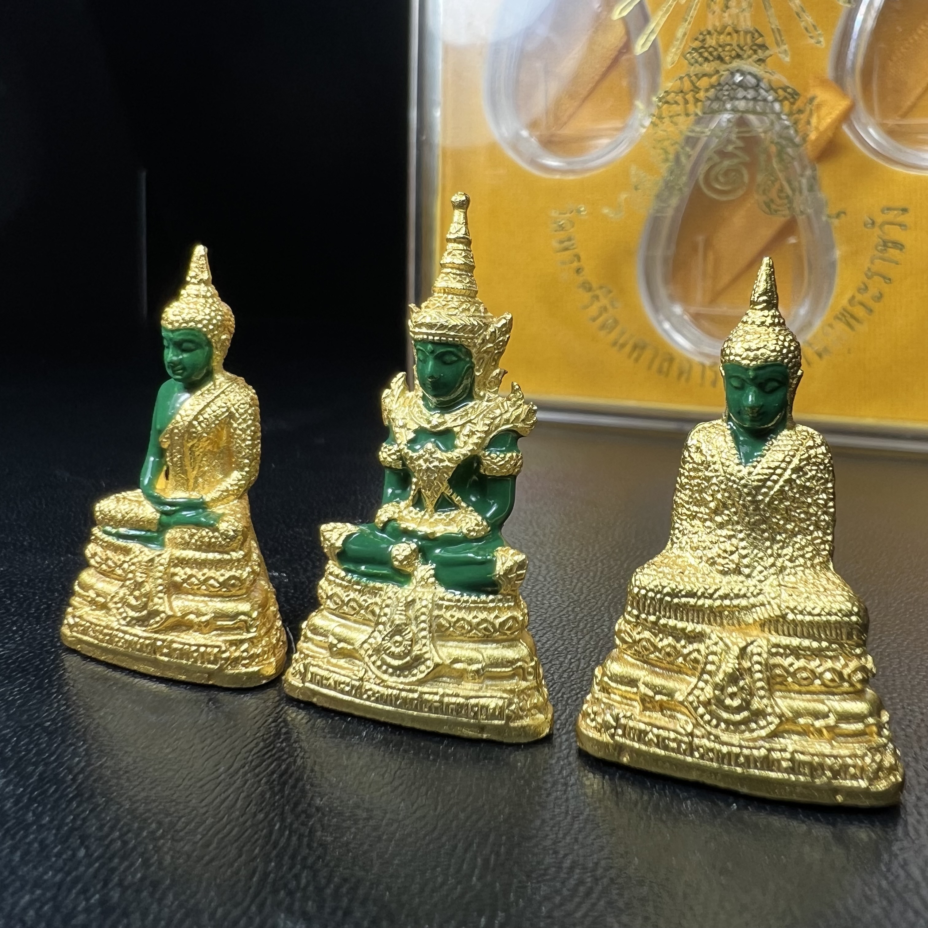 พระพุทธมหามณีรัตนปฏิมากร(พระแก้วมรกต) วัดพระศรีรัตนศาสดาราม สำนักพระราชวัง จัดสร้าง ชุด3 ฤดู ร้อน ฝน หนาว(บรรจุมวลสารใต้ฐาน)