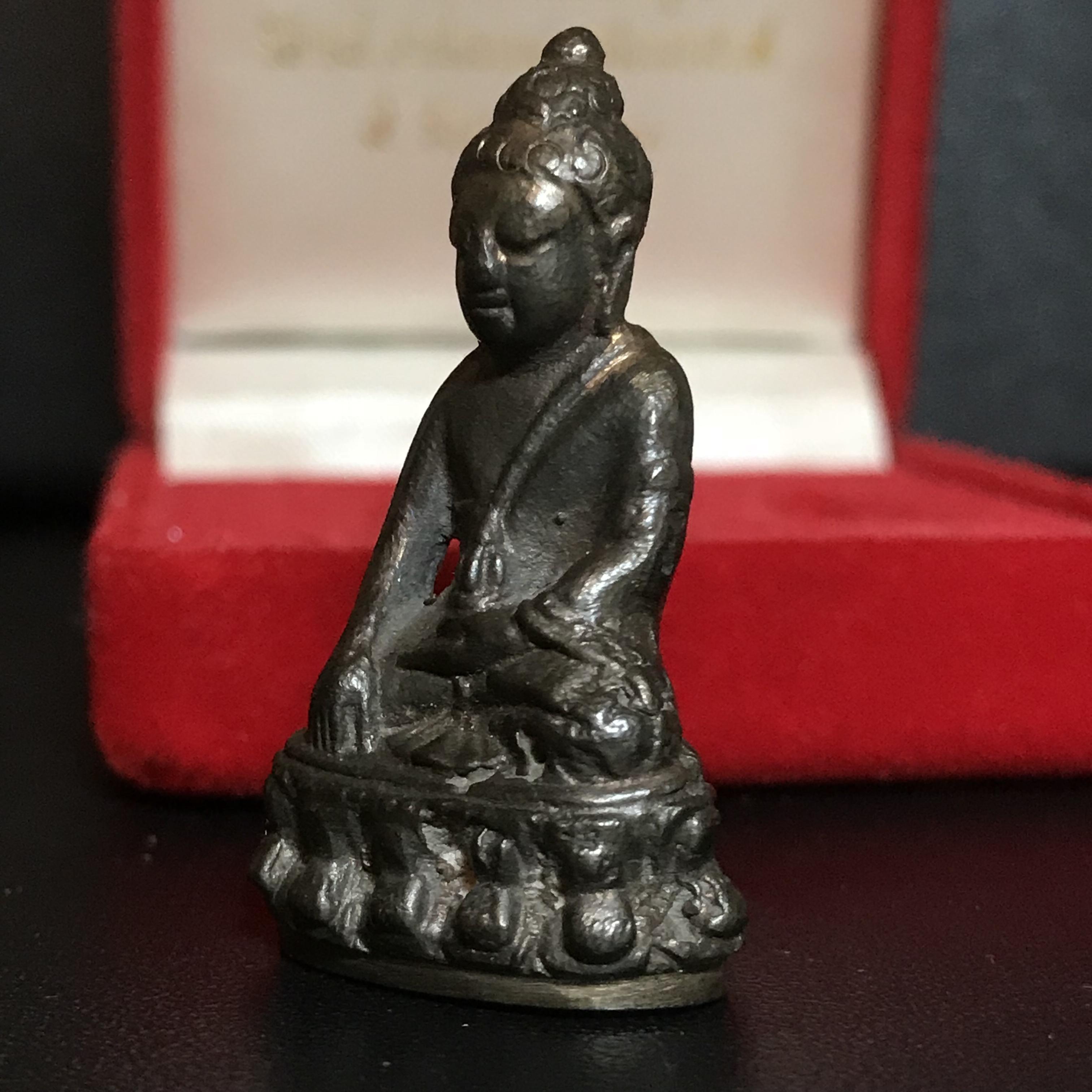 พระกริ่ง-พระชัยวัฒน์ ปวเรศ ปี2530 วัดบวรนิเวศราชวรวิหาร(ในหลวง ร.9 เสด็จเททอง)(บรรจุเส้นเกศาในหลวงรัชกาลที่9)