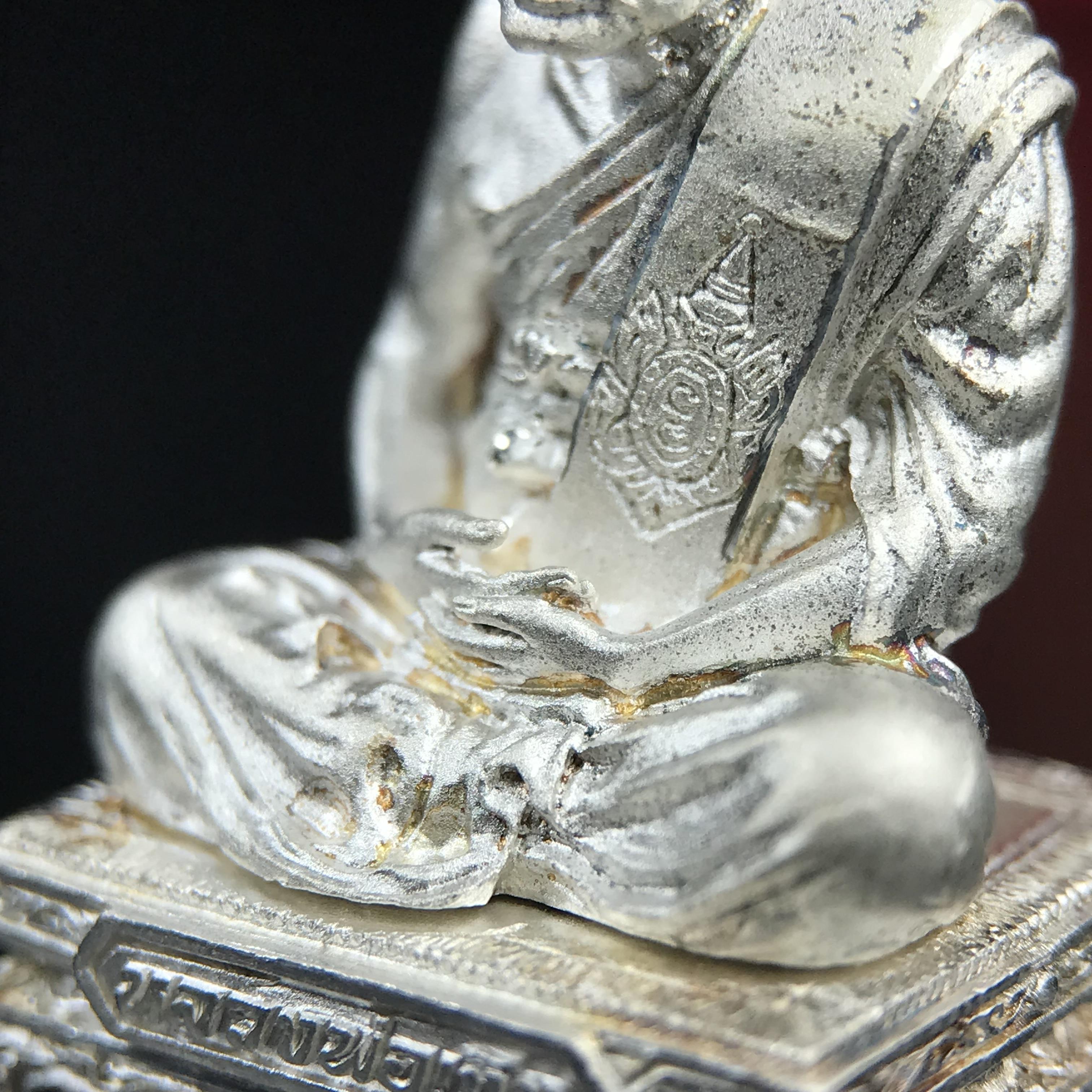 รูปหล่อหลวงพ่อเงิน วัดบางคลาน จ.พิจิตร พิมพ์หน้าเหมือนหลวงพ่อ "รุ่น 91 ปี กรมเสมียนตรา" กระทรวงกลาโหมจัดสร้างในปี 2543 พุทธาภิเษกใหญ่ 3 วัด 3พิธีวัดสุทัศน์ /วัดบางคลาน/วัดพระแก้ว เนื้อเงินปัดเงา(หายาก) พุทธศิลป์งดงามมากหายาก(ตอกโค๊ตหมาย ๑๖)