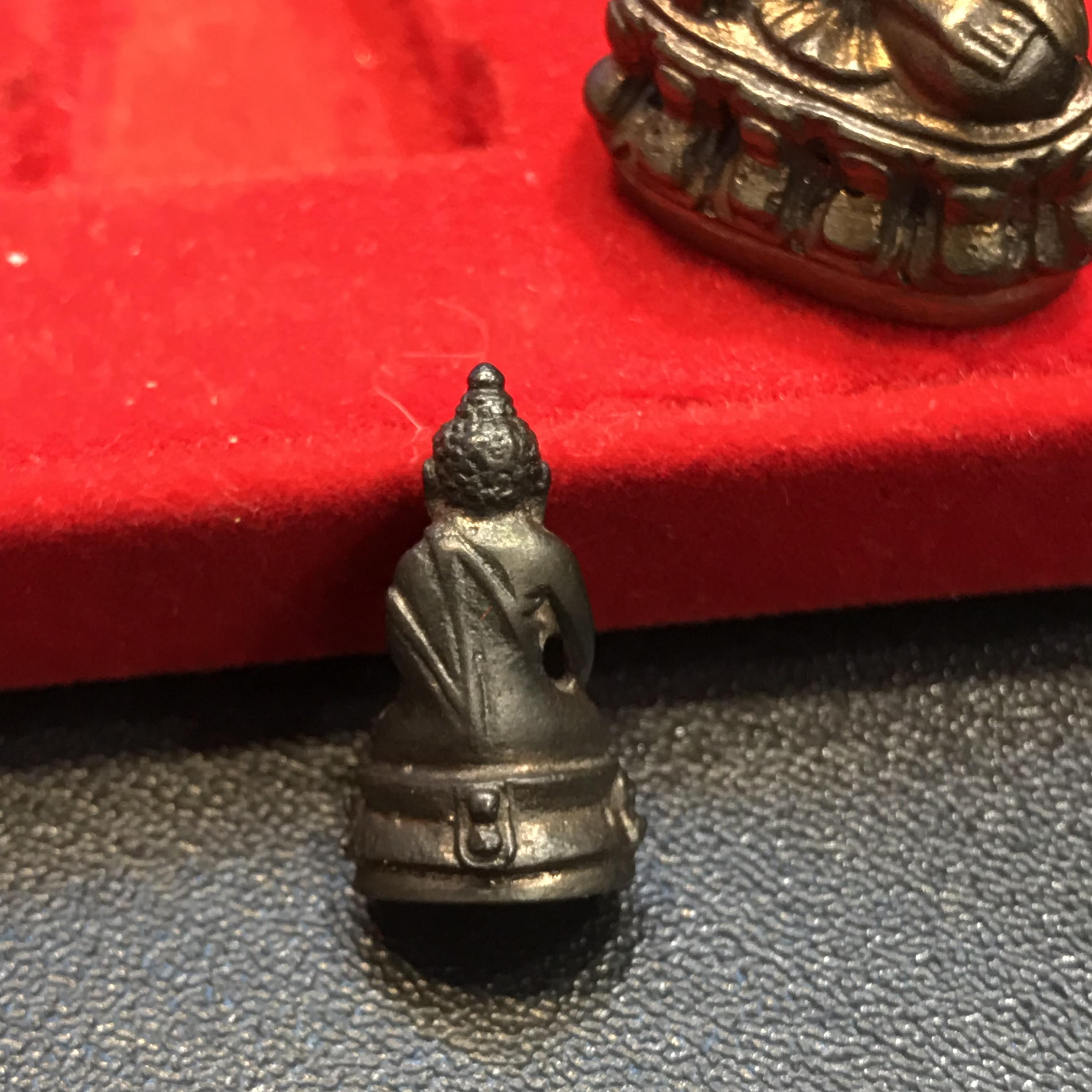 พระกริ่ง-พระชัยวัฒน์ ปวเรศ ปี2530 วัดบวรนิเวศราชวรวิหาร(ในหลวง ร.9 เสด็จเททอง)(บรรจุเส้นเกษาในหลวงรัชกาลที่9)