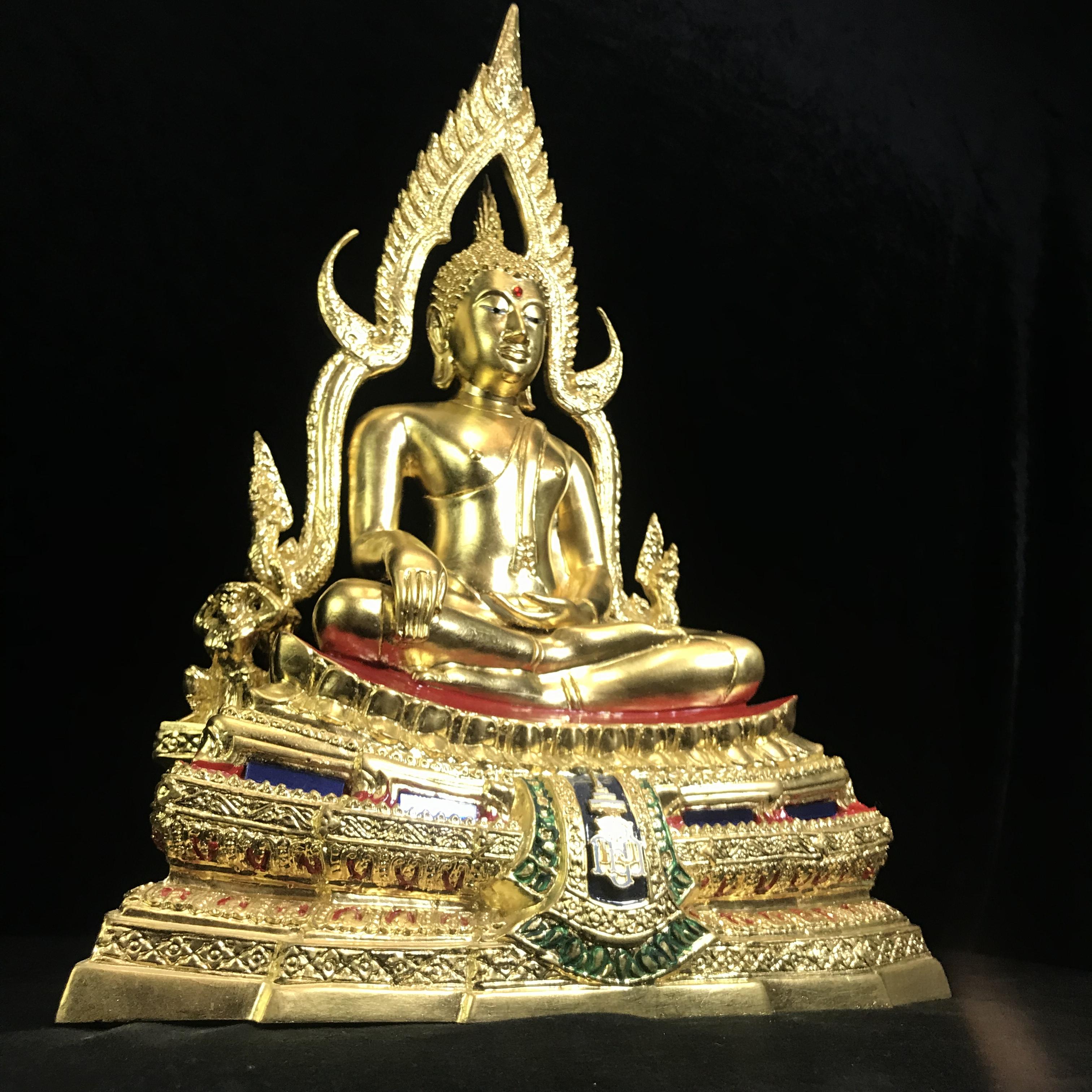 พระพุทธชินราช ญสส. วัดพระศรีมหาธาตุ จ.พิษณุโลก ปี2543 ขนาดหน้าตัก 7นิ้ว ลงรักปิดทองฐานประดับกระจก พิธีใหญ่ รุ่นแรกและรุ่นเดียวที่ หลวงปู่หมุน ฐิตสีโล วัดบ้านจาน มาร่วมปลุกเสก(1 ใน 999องค์)