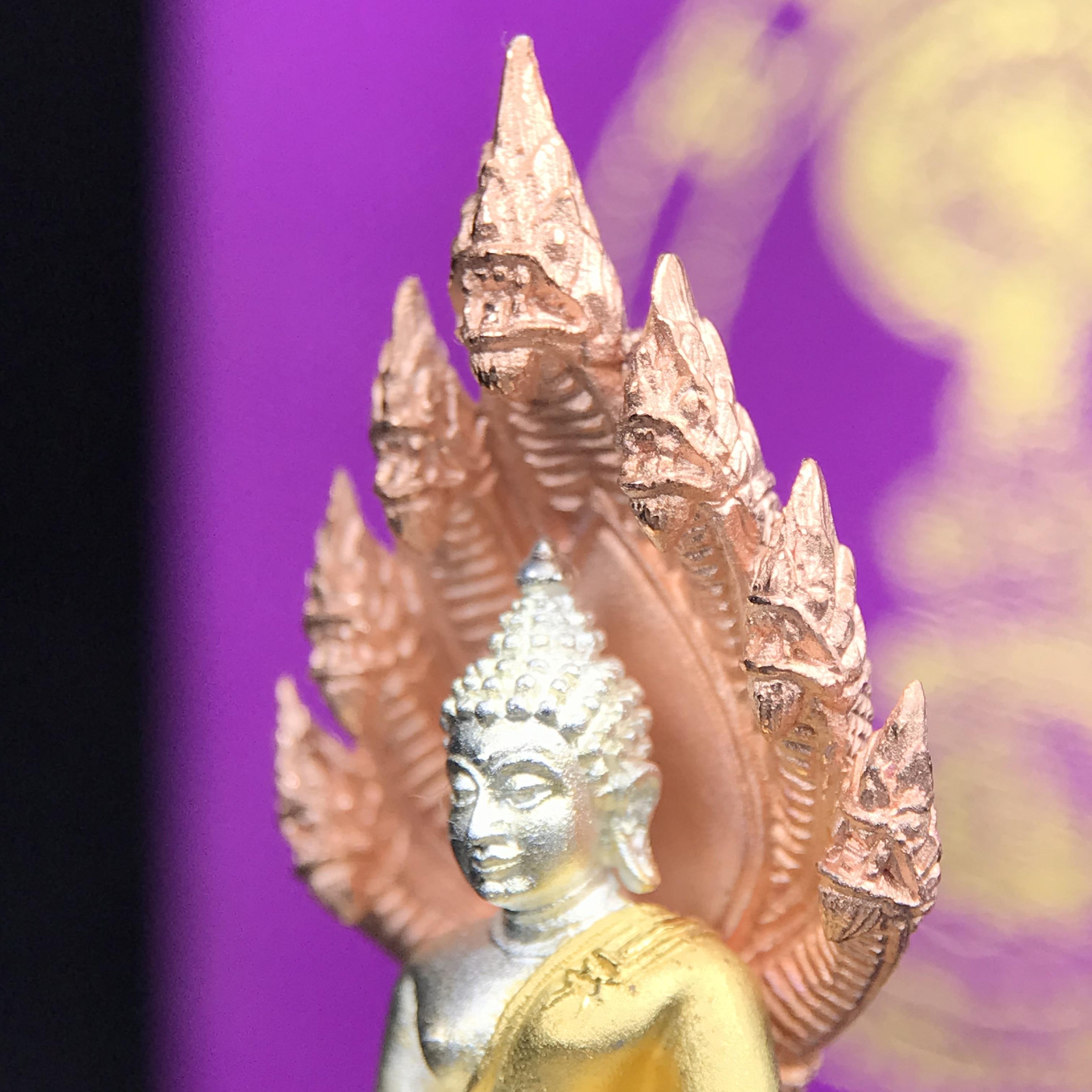 พระนาคปรก สธ. รุ่นสร้างพระอุโบสถเฉลิมพระเกียรติ 4 รอบ 84 พรรษา สมเด็จพระเทพรัตนราชสุดาฯ วัดบวรนิเวศวิหาร ปี 2543 พิมพ์ใหญ่ เนื้อเงินบริสุทธิ์ ชุบสามกษัตริย์แบบพ่นทรายขัดเงาบางส่วน(สภาพ สวย )พิธีใหญ่ พุทธศิลป์งดงาม หายาก (1 ใน 1999 องค์)