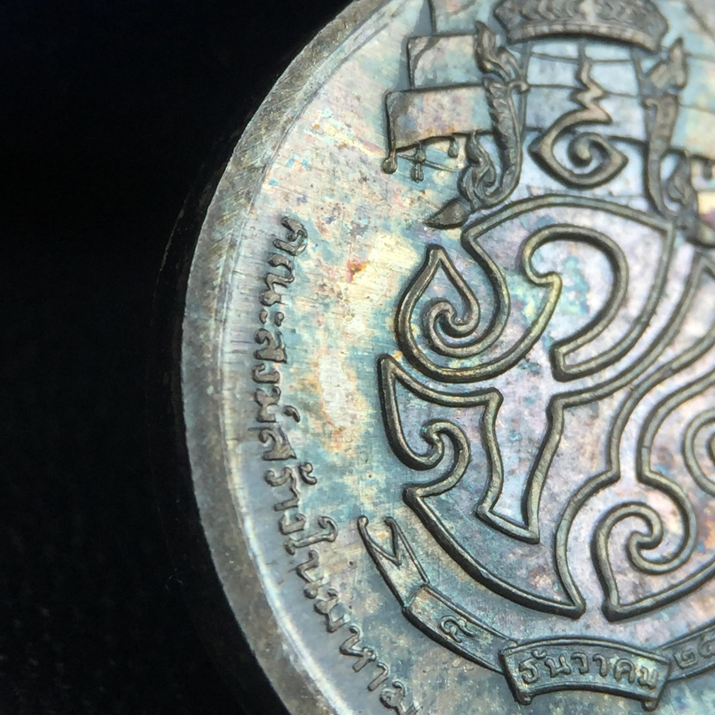 เหรียญพระชัยหลังช้าง ภปร. ครบ 5 รอบ ในหลวงรัชกาลที่9 พ.ศ.2530 พิมพ์เล็ก เนื้อเงิน(หนัก 2 สลึง)(สภาพผิวเดิมขึ้นสีรุ้งธรรมชาติสวยมาก)หายาก สภาพสวยเดิมพร้อมกล่องบรรจุเดิมครบสมบูรณ์(พิธีใหญ่ รุ่นยอดมนิยม)