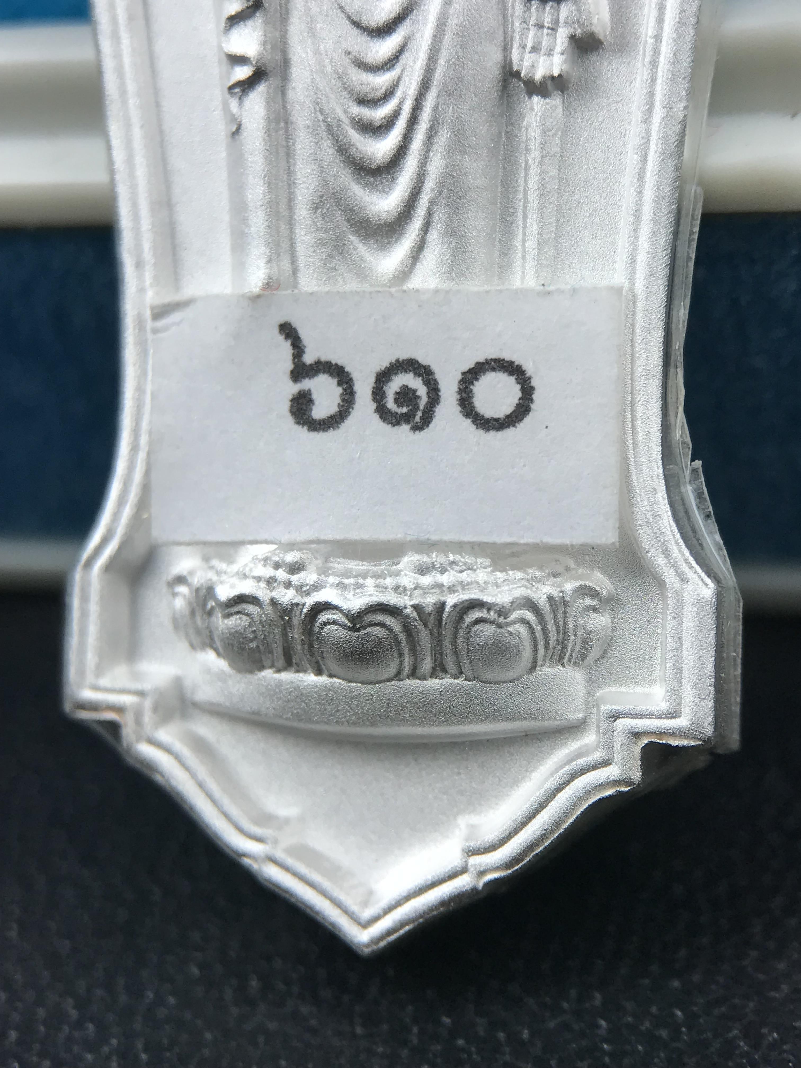 เหรียญที่ระลึกพระพุทธเมตตาประชาไทยไตรโลกนาถคันธารราฐอนุสรณ์ หลัง ภปร. และ สก. วัดทิพย์สุคนธาราม จ.กาญจนบุรี ปี 2558 เนื้อเงิน 99.99% ขนาดสูง 4.6 ซม. ที่ระลึก ร.9 พระชนมพรรษาครบ 7 รอบ และ สมเด็จพระราชินี พระชนมพรรษา 80 พรรษา พิธีใหญ่(หายาก1 ใน 999 เหรียญ)