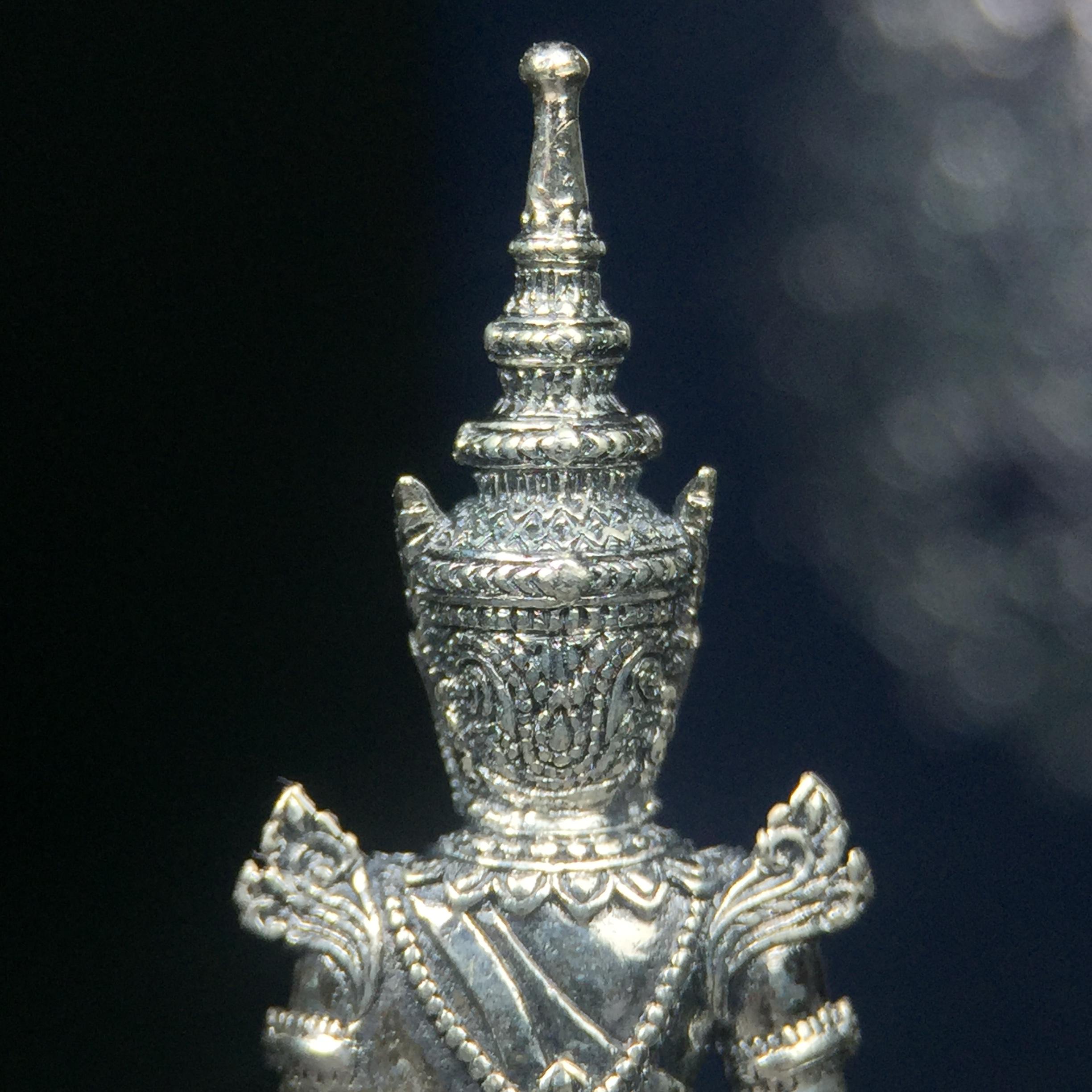 พระแก้วมรกต กรมสรรพสามิตจัดสร้างขึ้นเนื่องในโอกาสครบรอบ 64 ปีของกรมสรรพสามิต และเนื่องในวโรกาสที่พระบาทสมเด็จพระเจ้าอยู่หัวทรงครองราชย์ครบ 50 ปีในปีกาญจนาภิเษก เมื่อ พ.ศ.2539 เนื้อเงินรมดำขัดเงาพร้อมกล่องบรรจุเดิม