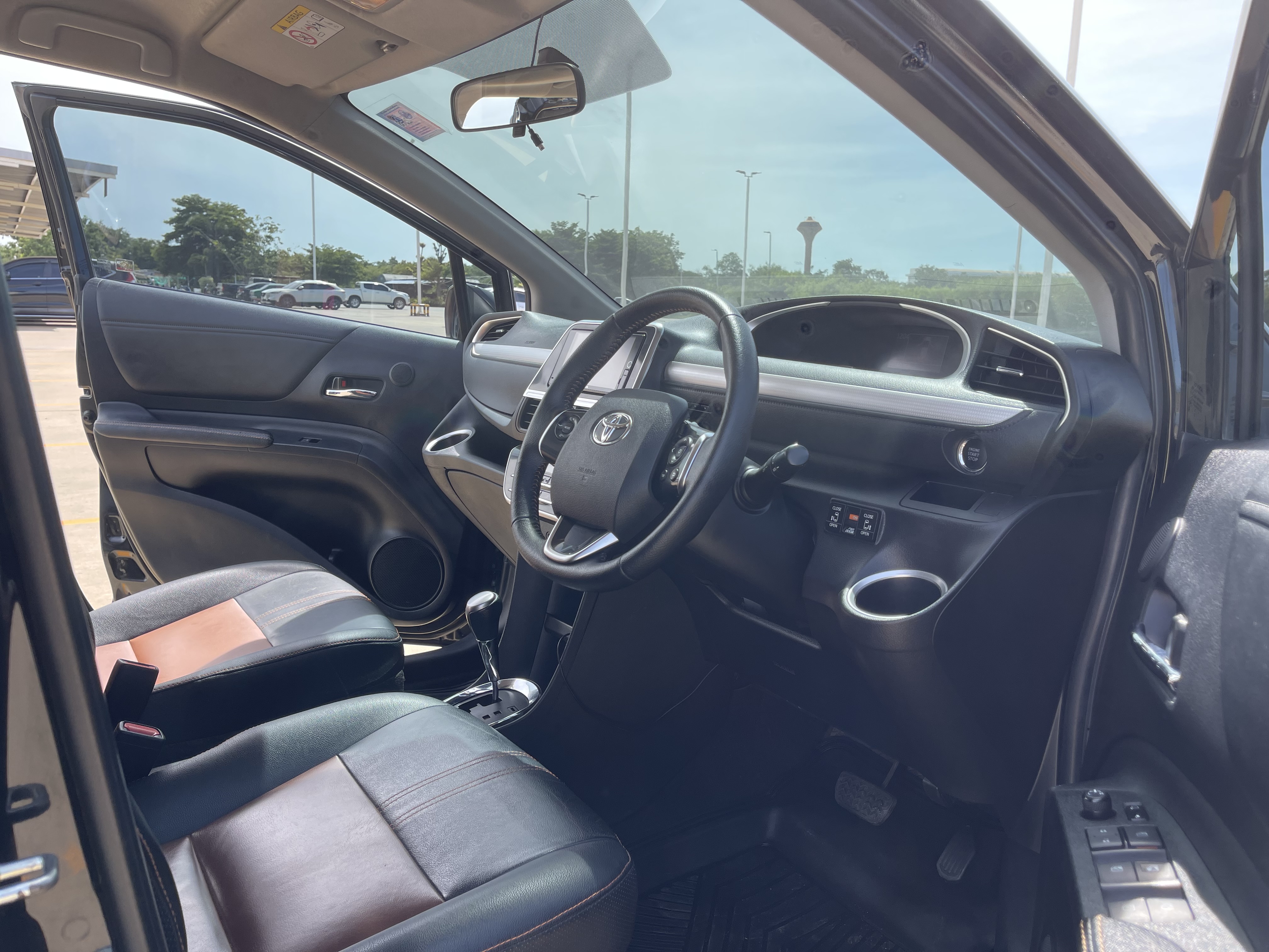Toyota Sienta 1.5 V At 2018 ดำ
