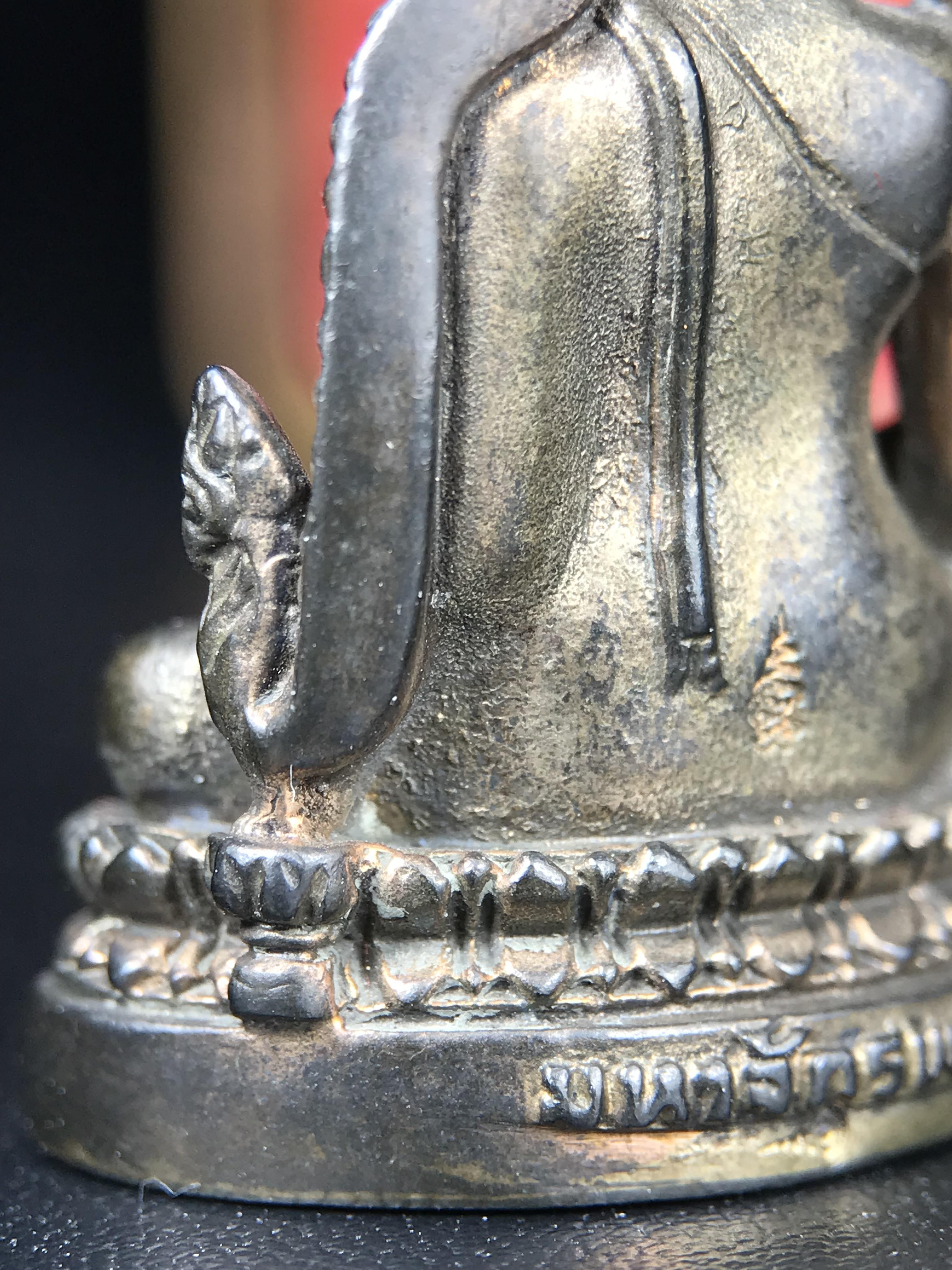 พระพุทธชินราชอินโดจีนมหาจักรพรรดิ อนุสรณ์ 100 ปี พิษณุโลกพิทยาคม (โรงเรียนชาย) พิธีจักรพรรดิมหาพุทธาภิเษก ปี 2542 เนื้อนวโลหะ(เต็มสูตรแก่ทองคำ) พิธีใหญ่มวลสารดีเกจิอาจารย์ยอดนิยมร่วมปลุกเสก*** ตอกโค้ดและหมายเลข*** 1 ใน 999 องค์ ยอดนิยมหายาก