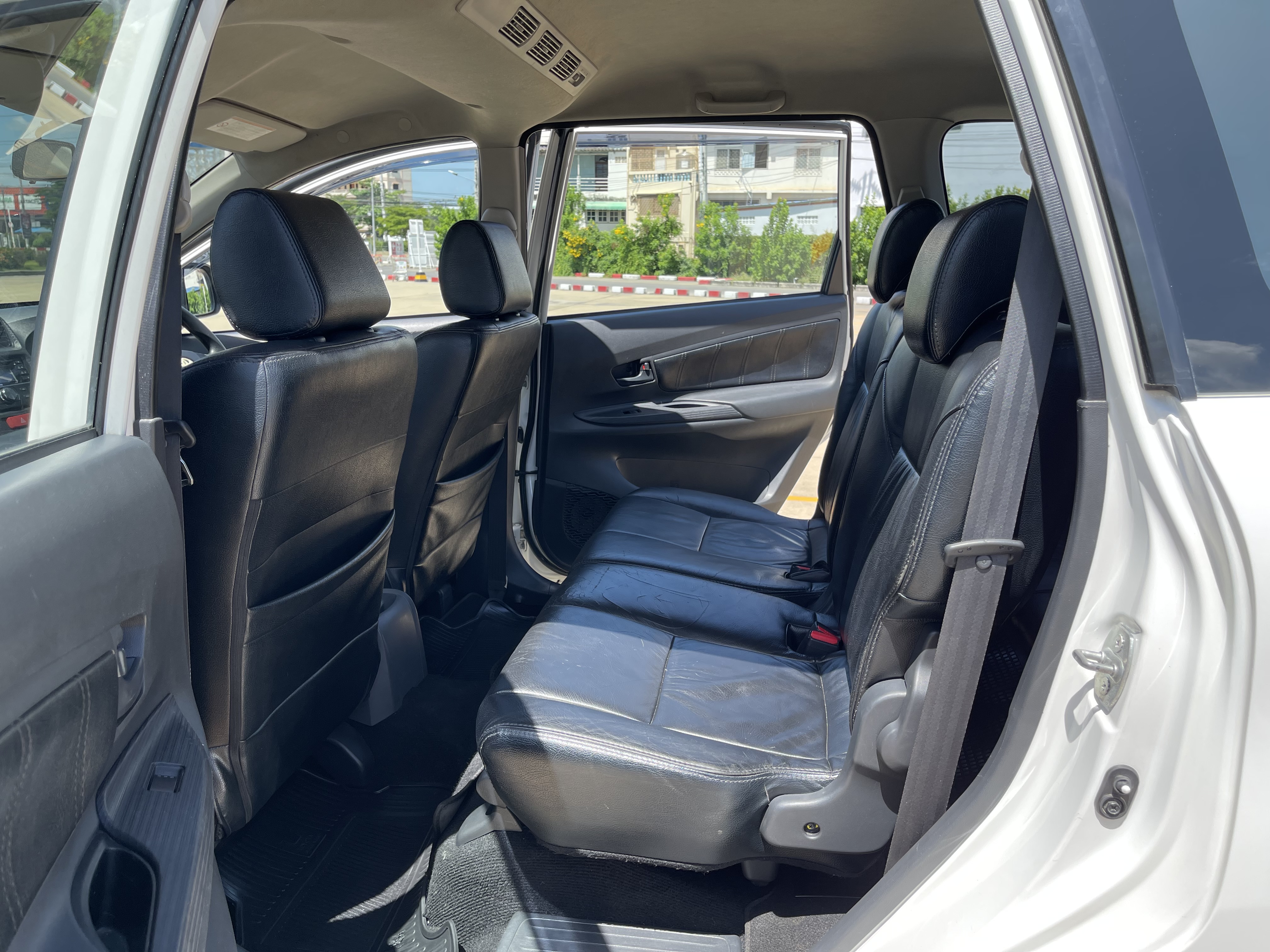 Toyota Avanza 1.5 G At 2015 ขาว