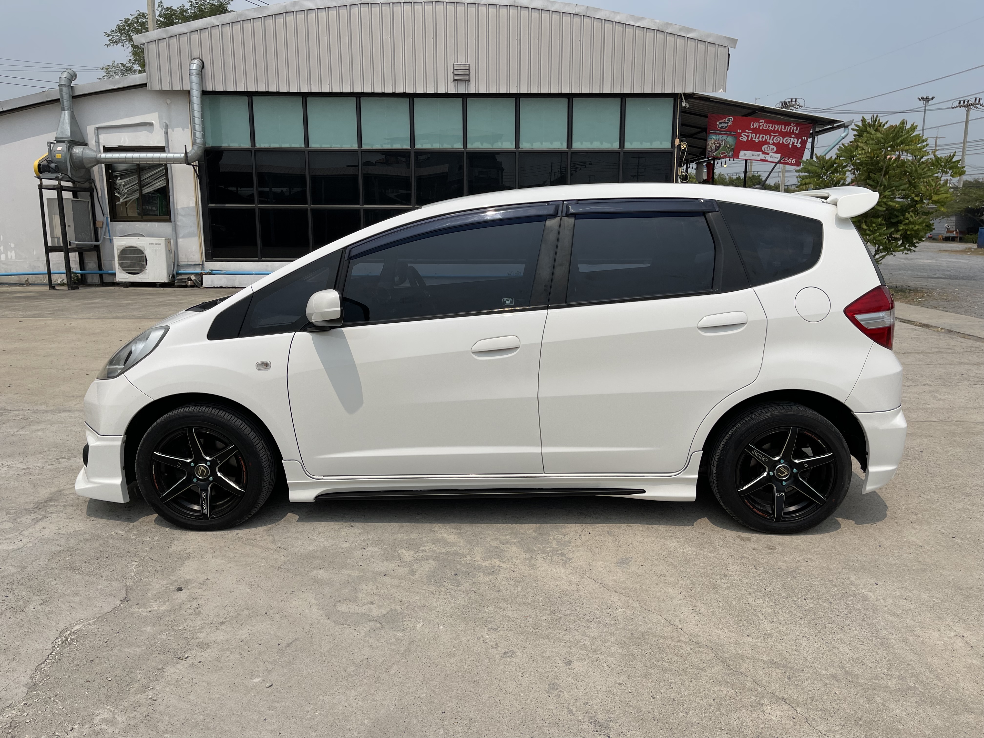 Honda Jazz 1.5 V At 2013 ขาว