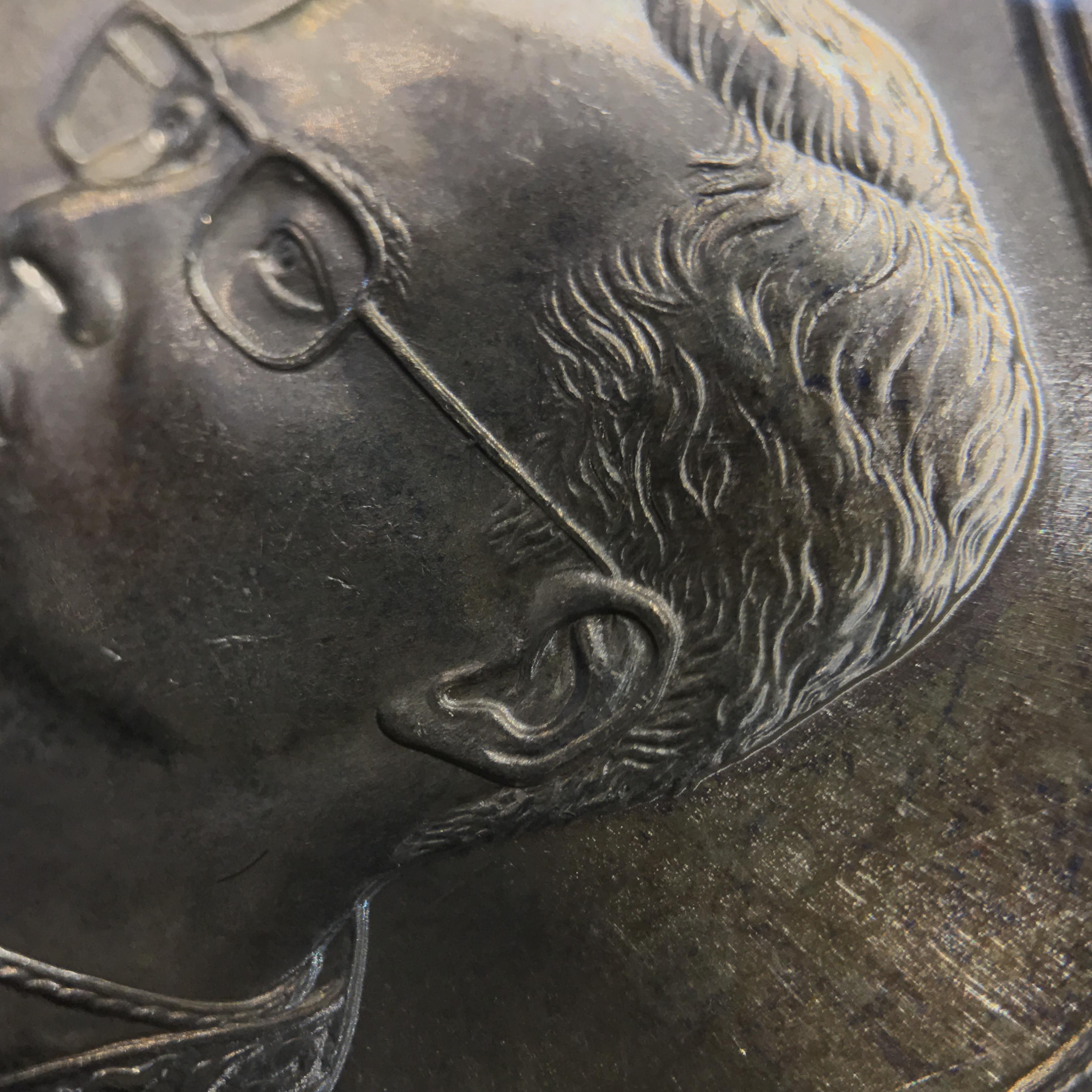 เหรียญที่ระลึกมหามงคลเฉลิมพระชนมพรรษา 5 รอบ ปี2530 เนื้อเงิน(ทรงเสมา ระฆังคว่ำ)