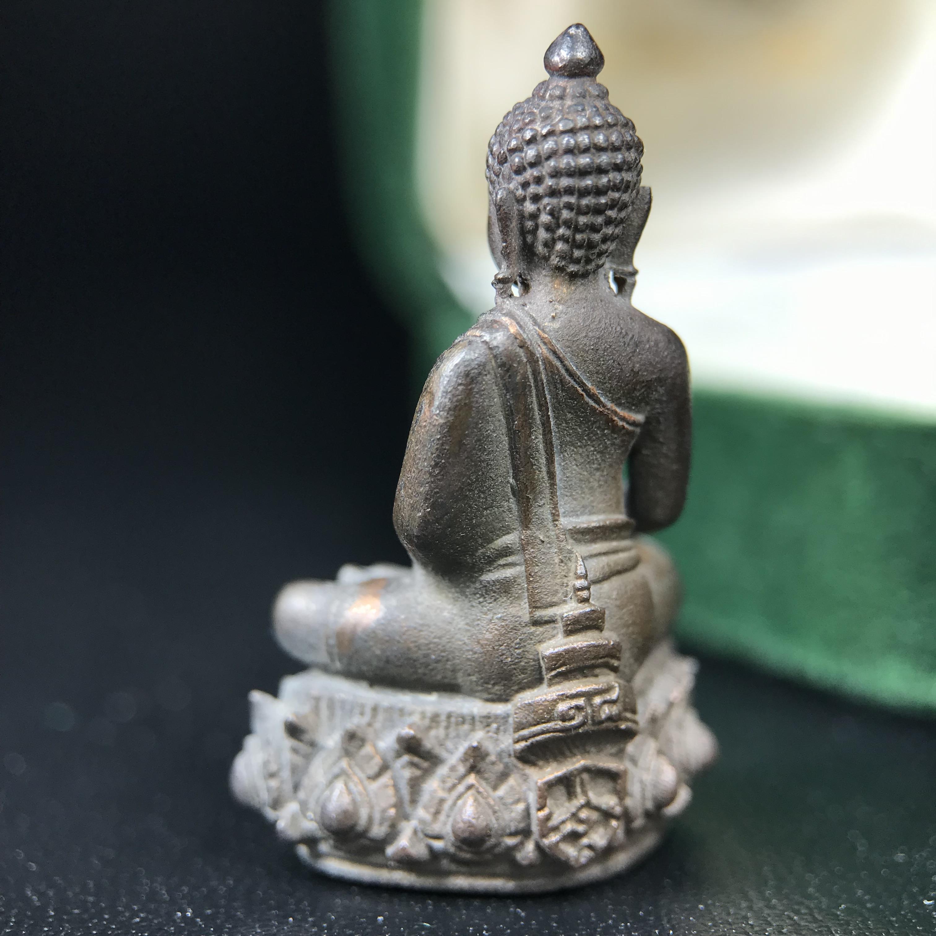 พระกริ่งวาสนา(รุ่นแรก) 80 พรรษา สมเด็จพระสังฆราช (วาสน์) วัดราชบพิธฯ ปี2521 เนื้อนวโลหะ(ตอกโค๊ตพระปิดตา) โดยมีหลวงปู่โต๊ะ วัดประดู่ฉิมพลีร่วมปลุกเสก พร้อมกล่องบรรจุเดิม(รุ่นแรก คอตั้งตรงได้สัดส่วน หายาก)