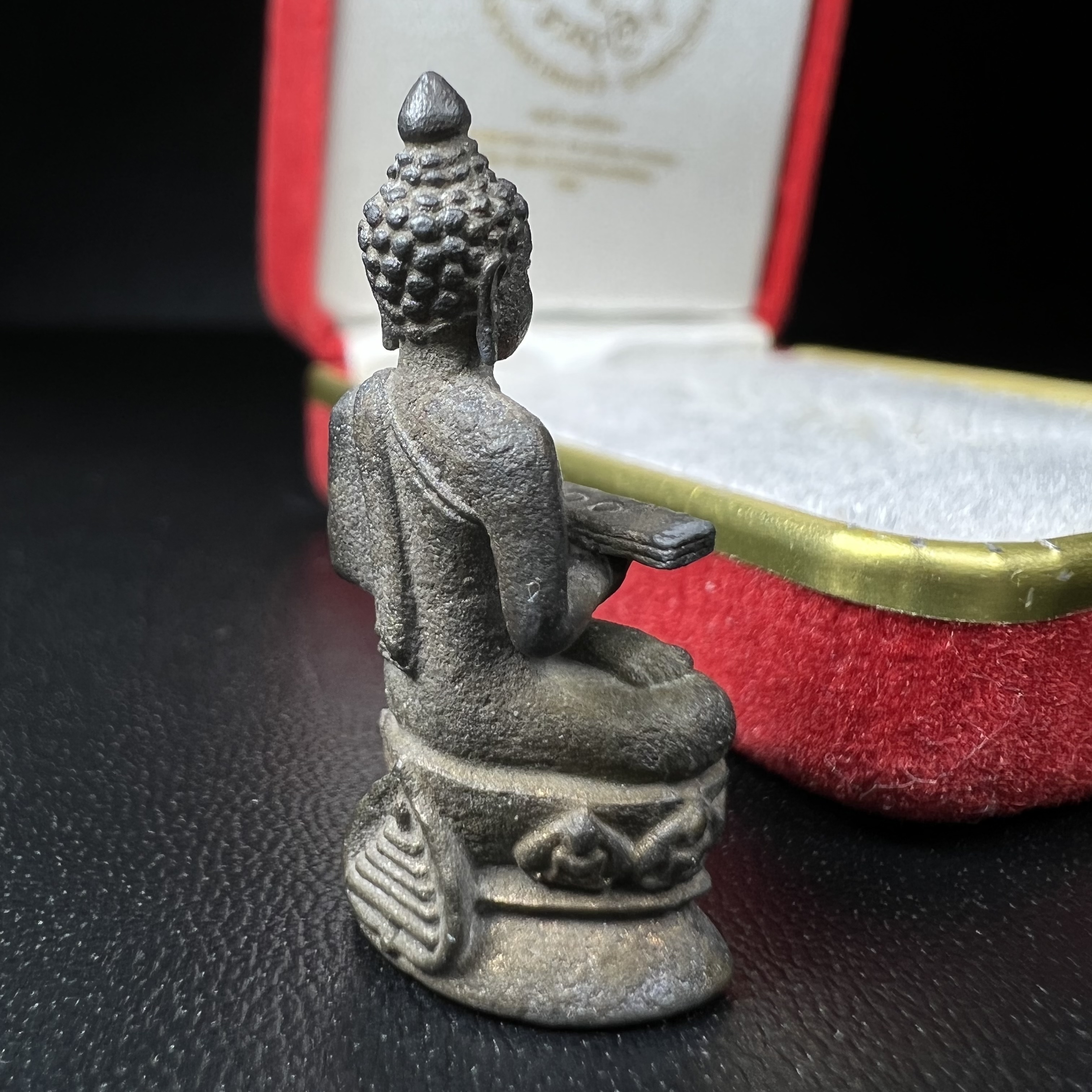 พระกริ่งปรมานุชิตชิโนรส วัดพระเชตุพนวิมลมังคลาราม(วัดโพธิ์) ปี2533 เนื้อนวโลหะ ( ในหลวงรัชกาลที่9เสด็จเททอง)