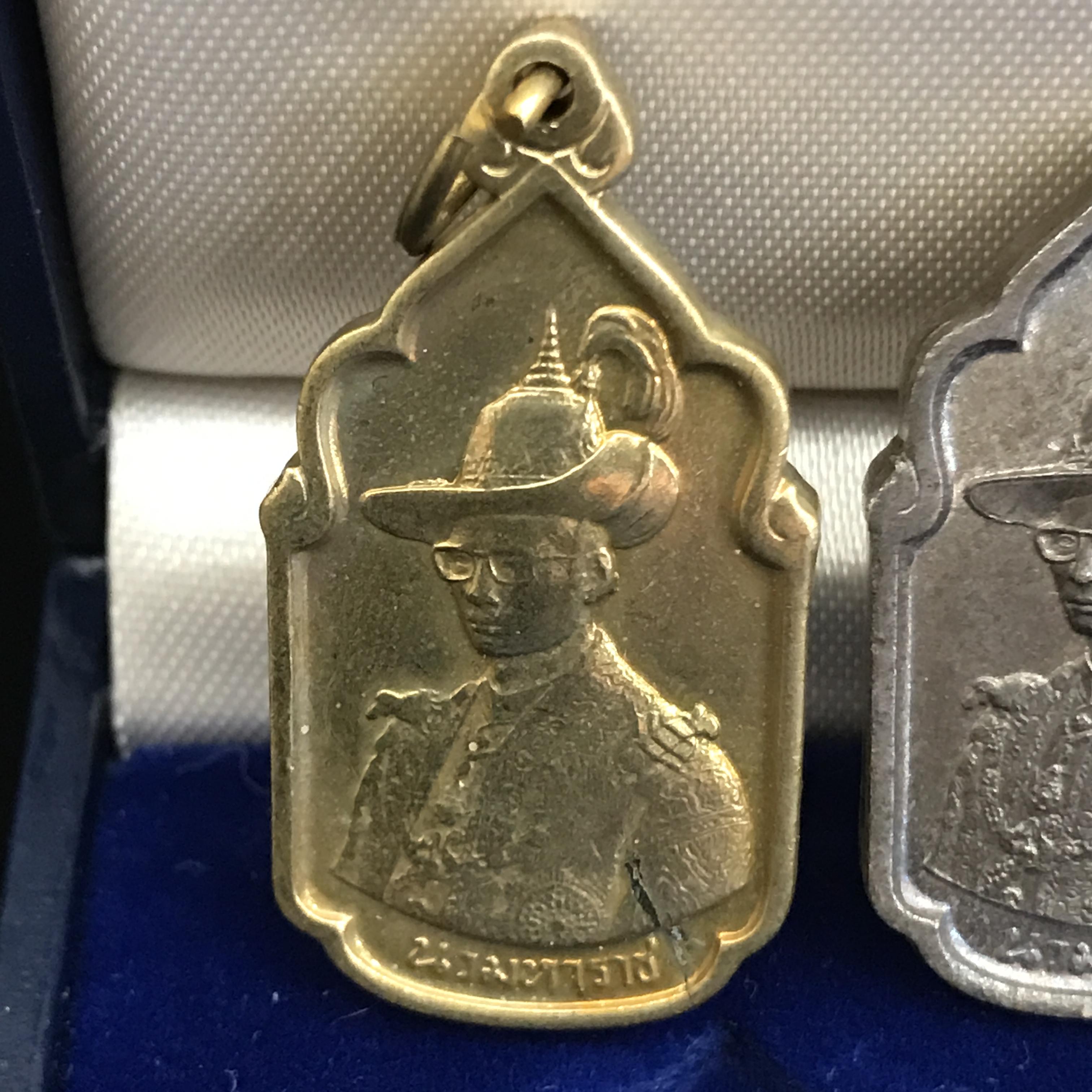 เหรียญนวมหาราชเฉลิมพระชนพรรษา 5 รอบ ในหลวง ปี 2530 ชุดทองคำ(หายาก)