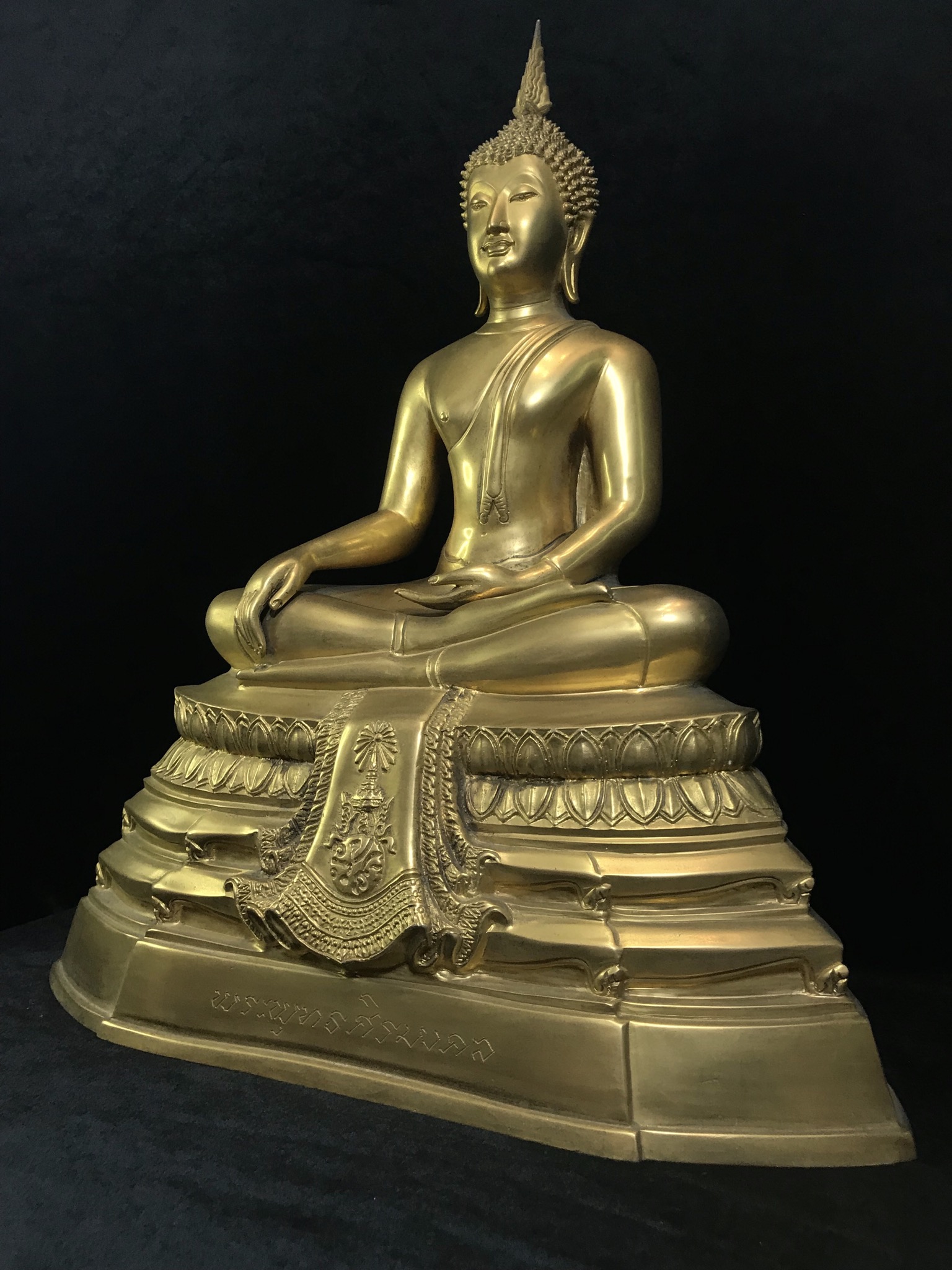 พระบูชาพระพุทธศิรมงคล ภปร. วัตถุมงคลคุ้มเกล้า ปี2524 ของมูลนิธิคุ้มเกล้า โรงพยาบาลภูมิพลจัดสร้าง ขนาดหน้าตัก 9 นิ้ว(ในหลวงทรงจุดไฟพระฤกษ์และเททอง)(พบเจอและหายากมาก)