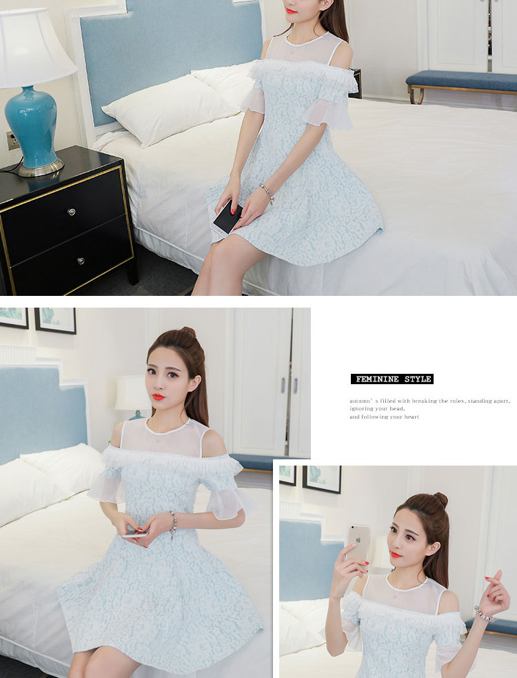 ชุดเดรสสั้นเปิดไหล่ผ้าลูกไม้สีเขียวอมฟ้าอ่อนสวยหวาน