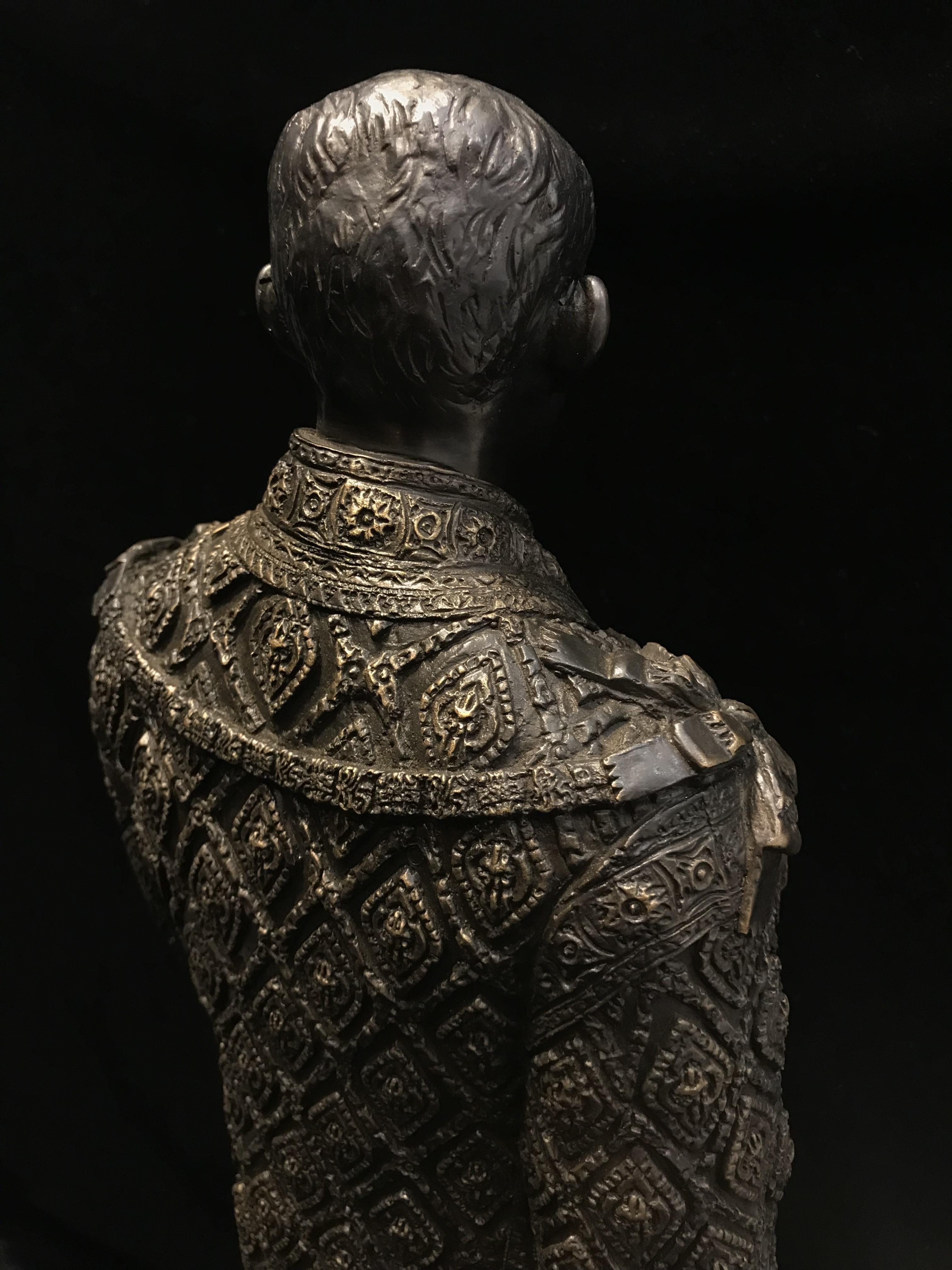 พระบรมรูปจำลองในหลวง รัชกาลที่ ๙ จัดสร้างโดย สมาคมศิษย์เก่าวิทยาศาสตร์ จุฬาลงกรณ์มหาวิทยาลัยและคณะวิทยาศาสตร์ จุฬาลงกรณ์มหาวิทยาลัย ปี2539(พร้อมกล่องบรรจุเดิมและใบรับรองจากผู้จัดสร้าง)