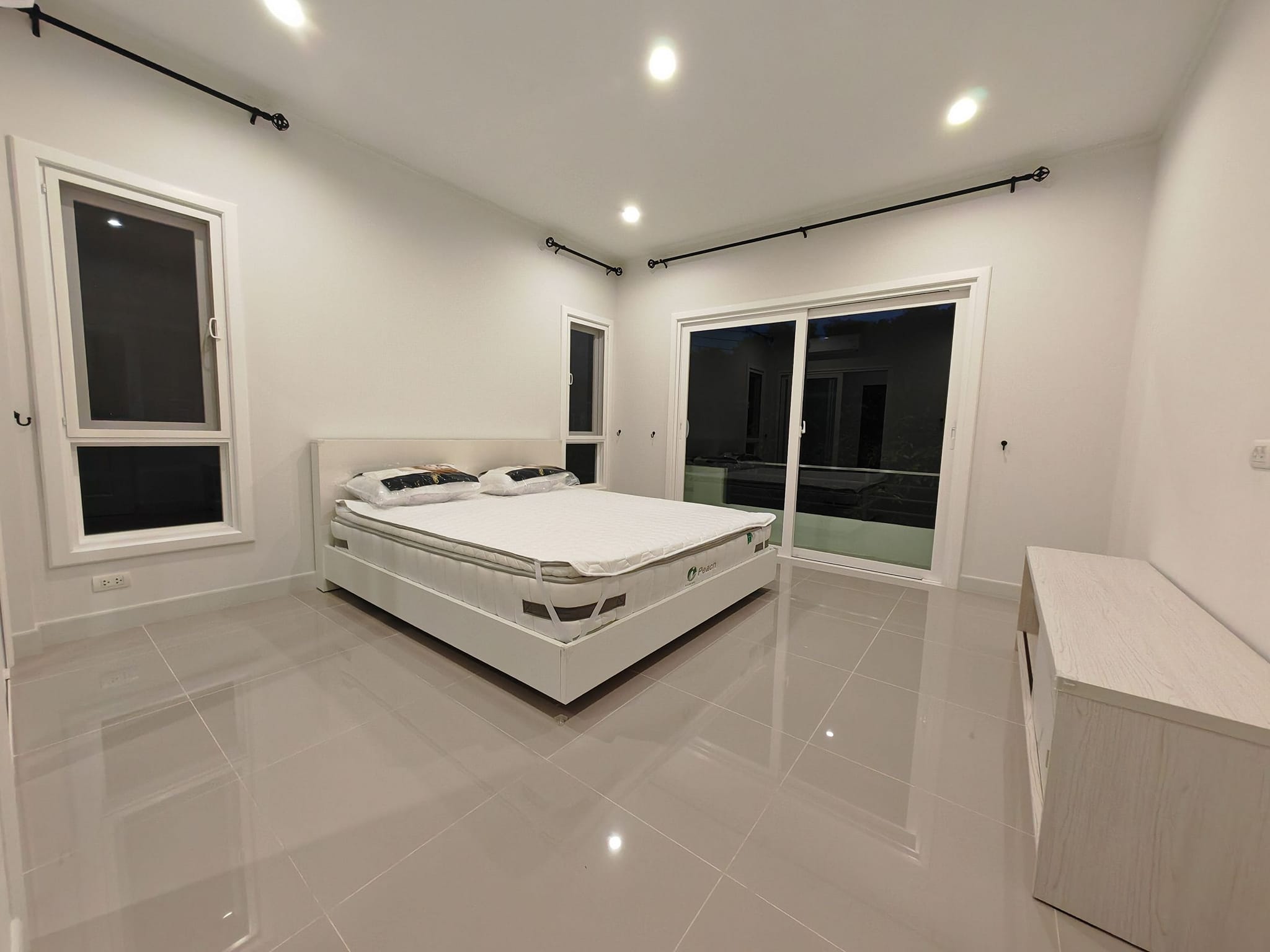 Thalang House Supalai Essence 3 bed room near Robinson. for Rent