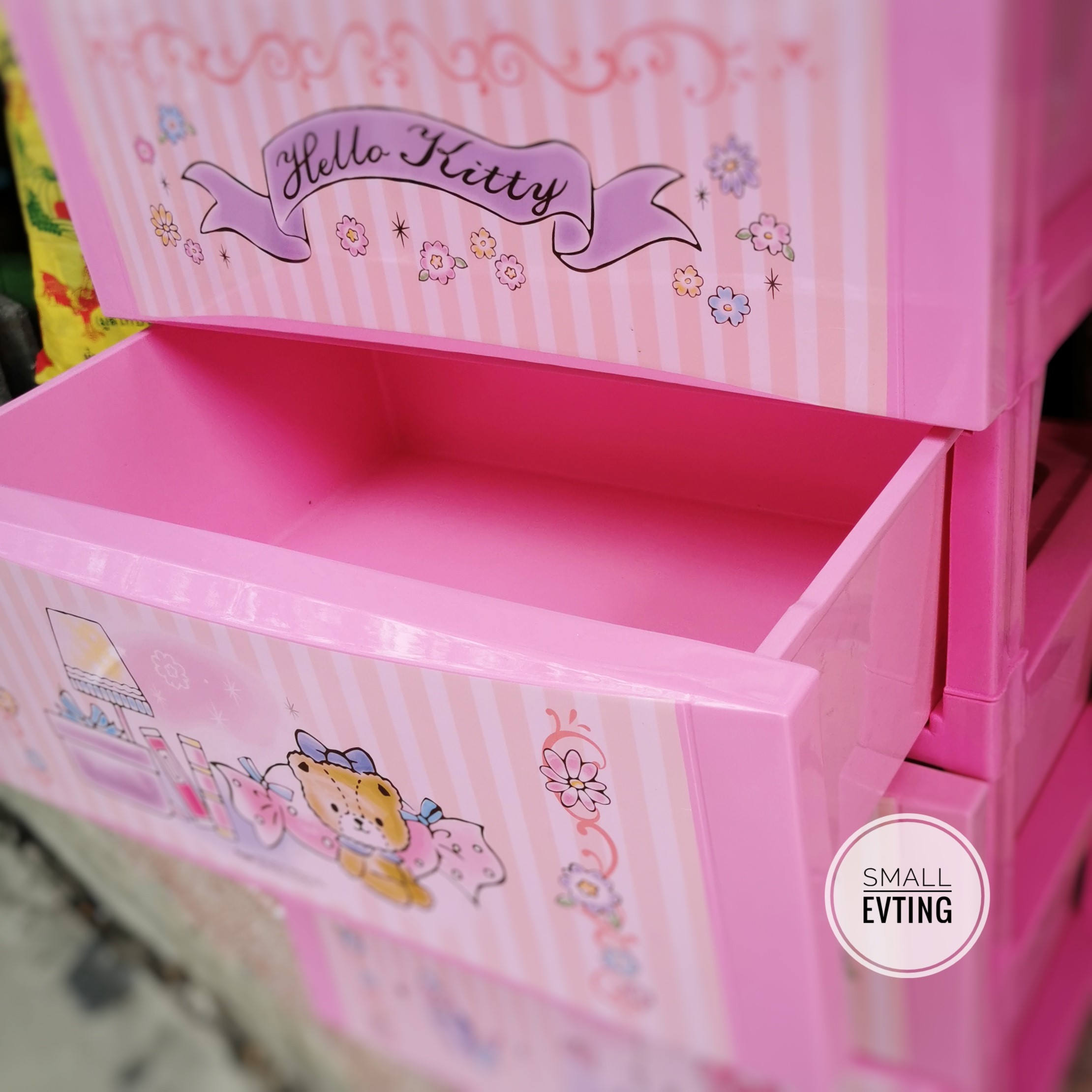 Small Evting ลิ้นชัก 3 ชั้น ใส่เสื้อผ้า 5803 ลาย Hello Kitty อย่าลืม !! กดติดตามร้าน "รับส่วนลดเพิ่ม" ลิ้นชักเก็บผ้า คิตตี้ ลิ้นชักเอนกประสงค์