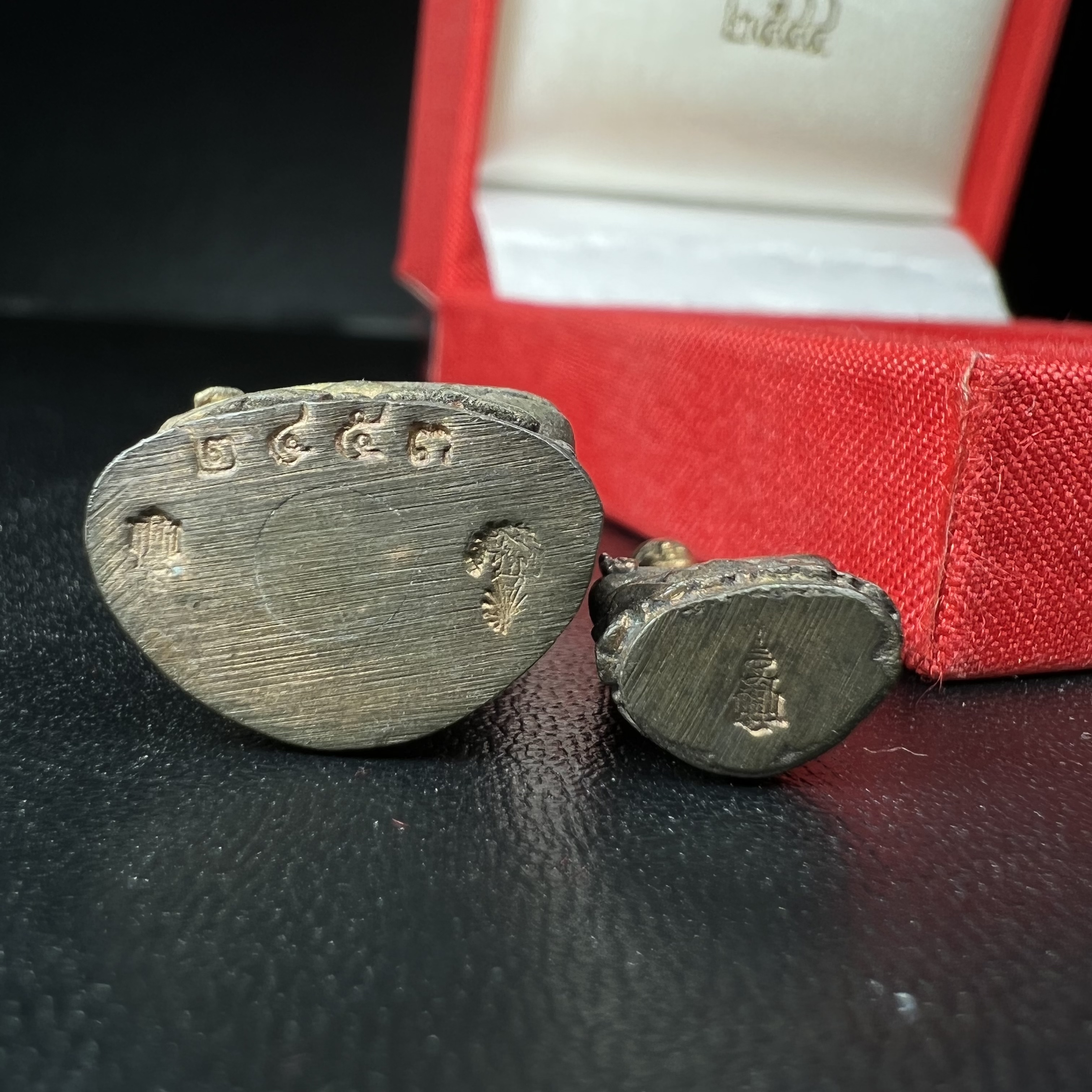 พระกริ่ง-พระชัยวัฒน์ ไพรีพินาศ วัดบวรนิเวศวิหาร ปี 2544 เนื้อสัมฤทธิ์ พิธีดีเยี่ยม สมเด็จพระญาณสังวร พระสังฆราช เสด็จจุดเทียนชัยและทรงอธิษฐานจิตด้วยพระองค์เอง(พิธีใหญ่นิยม)(1ใน9989องค์)