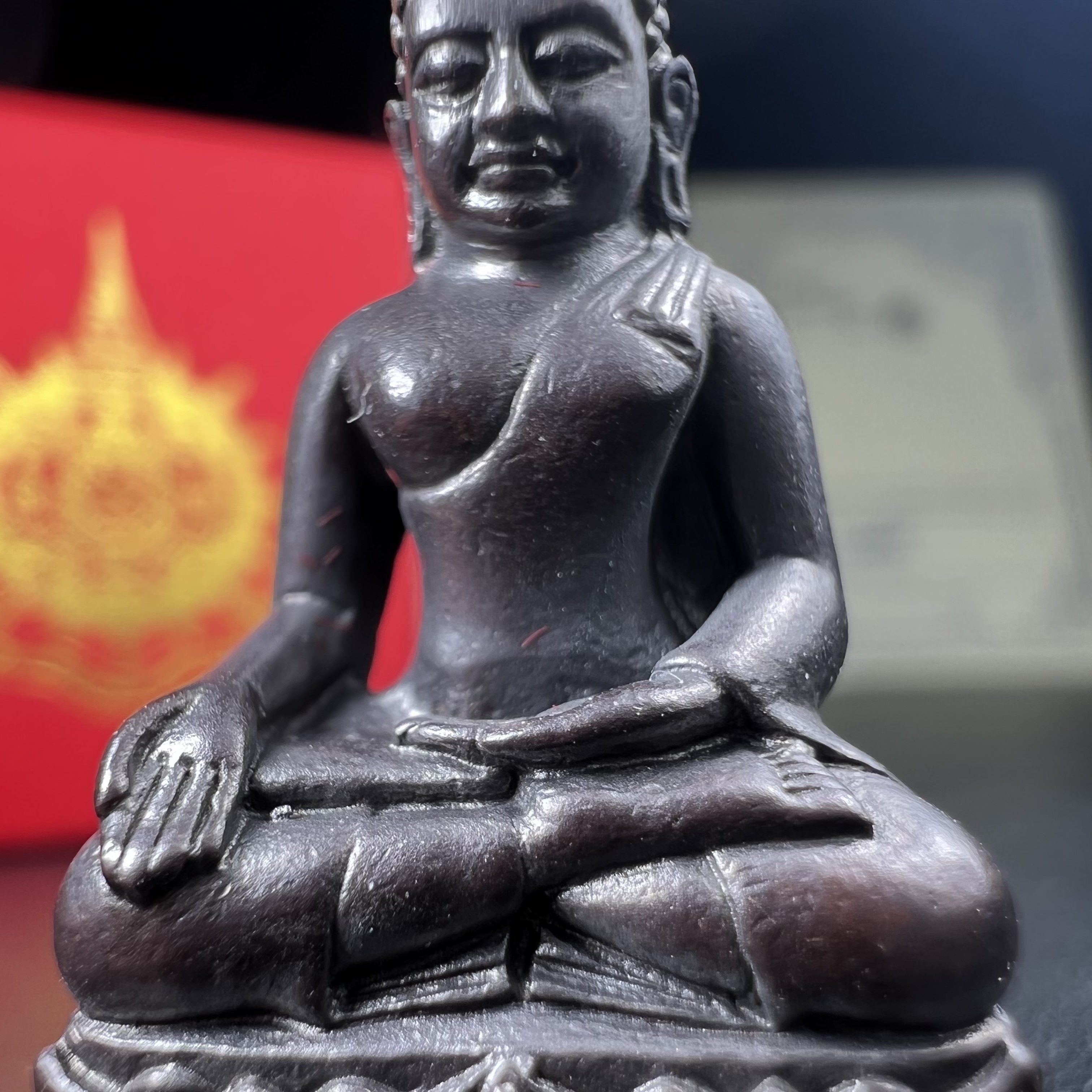 พระกริ่งไพรีพินาศ เฉลิมพระเกียรติ พระบาทสมเด็จพระเจ้าอยู่หัวรัชกาลที่9 พระชนมพรรษา 6 รอบ ปี2542 เนื้อนวโลหะผสมทองคำ(บรรจุเหล็กไหล)ดีนอก-ดีใน***องค์นี้สภาพสวยครบสมบูรณ์ มาพร้อมกล่องเดิมและใบรับรองจากผู้จัดสร้างแบบนี้หายากมาก***