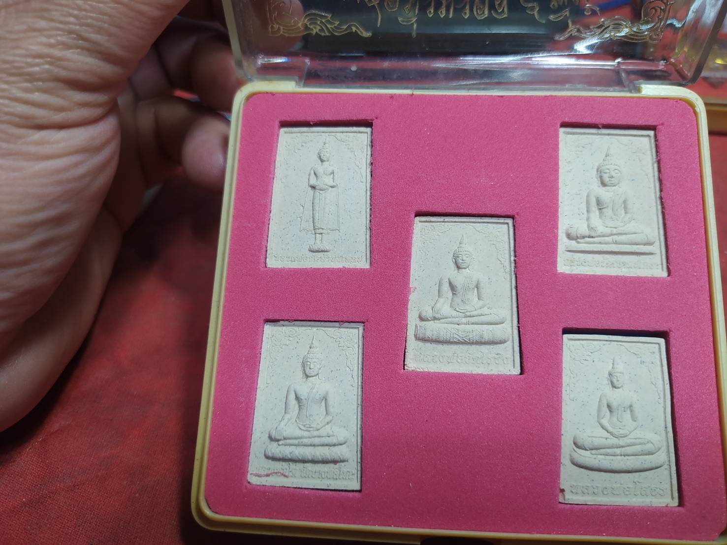 พระชุดมิ่งเมืองมงคล 5 พี่น้อง รุ่นอุดมโชค หลวงพ่อวัดบ้านแหลม หลวงพ่อโต หลวงพ่อวัดไร่ขิง หลวงพ่อเขาตะเครา หลวงพ่อโสธร วัดจันทร์จัดสร้าง ปลุกเศก 9 เดือน 9 พ.ศ. 2542