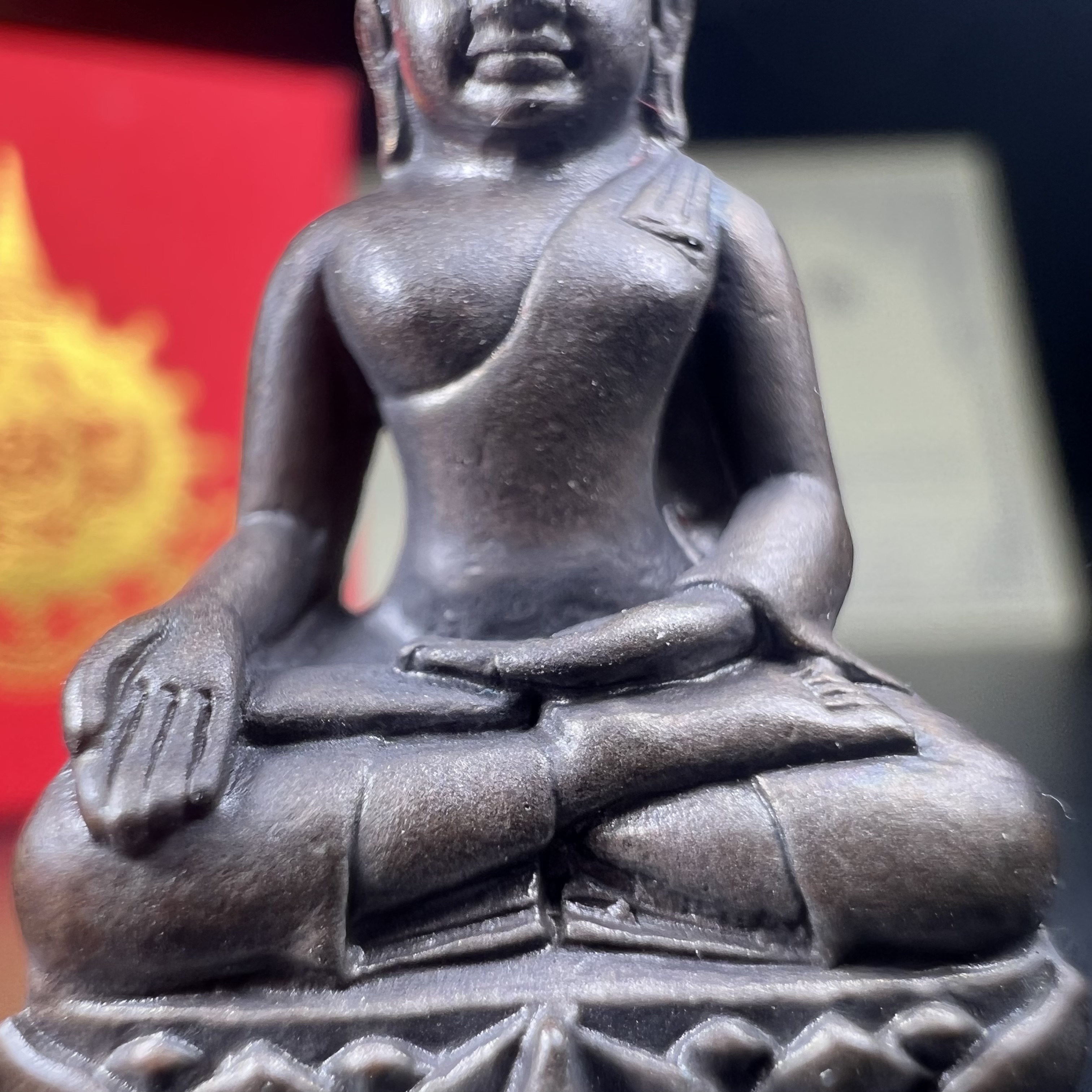 พระกริ่งไพรีพินาศ เฉลิมพระเกียรติ พระบาทสมเด็จพระเจ้าอยู่หัวรัชกาลที่9 พระชนมพรรษา 6 รอบ ปี2542 เนื้อนวโลหะผสมทองคำ(บรรจุเหล็กไหล)ดีนอก-ดีใน***องค์นี้สภาพสวยครบสมบูรณ์ มาพร้อมกล่องเดิมและใบรับรองจากผู้จัดสร้างแบบนี้หายากมาก***