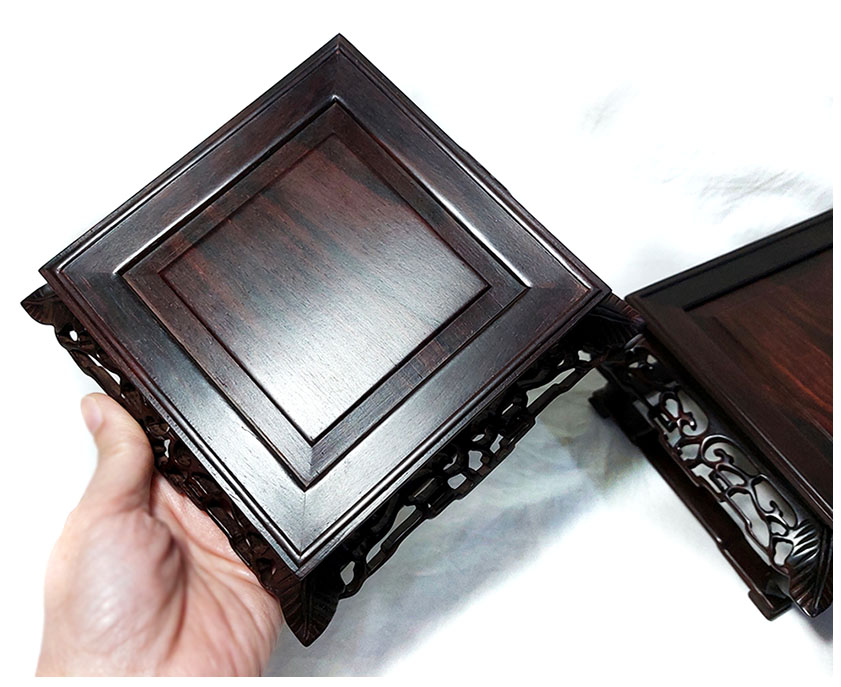 กี๋หรือฐานไม้สไตล์จีน สำหรับวางของตั้งโชว์ ท๊อป11.5cmx11.5cm ตัวละ