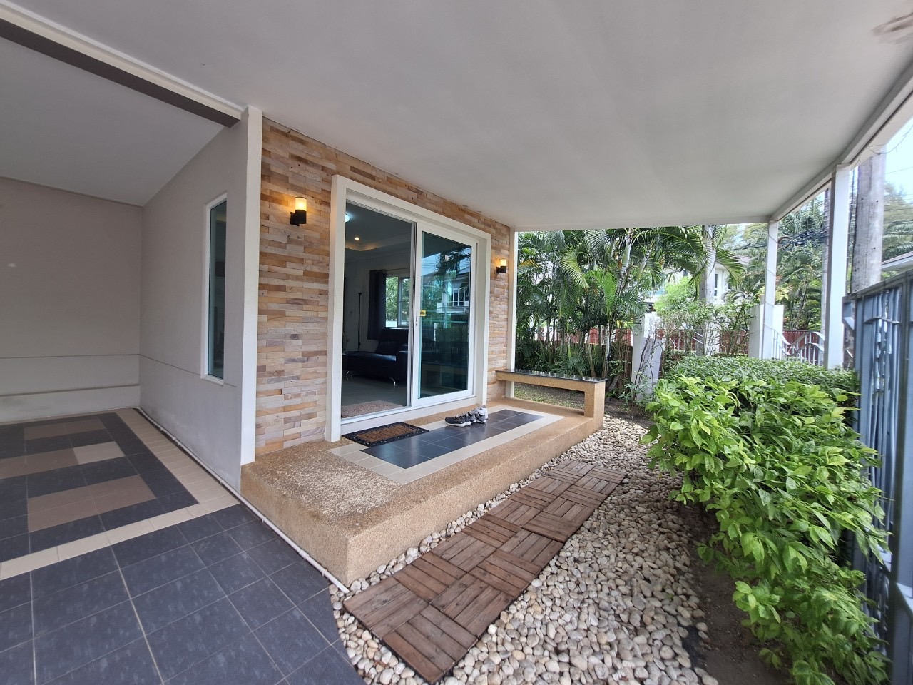 For Rent : Kohkaew, 2-story detached house, 4 Bedrooms 3 Bathrooms