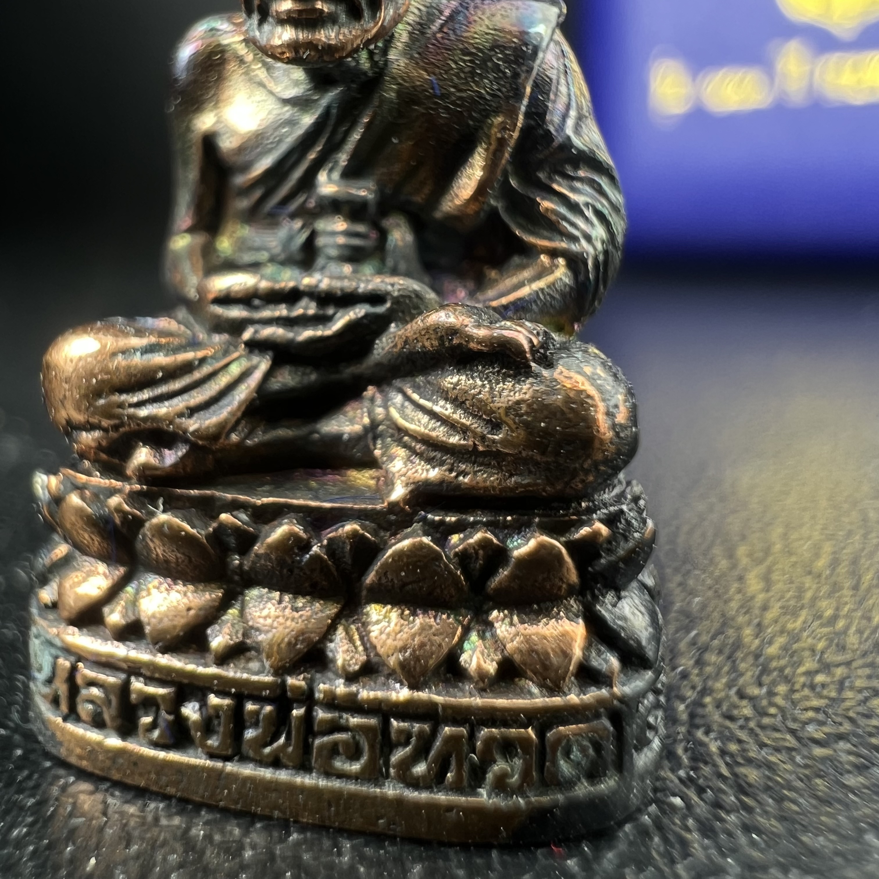 รูปเหมือนหล่อลอยองค์หลวงปู่ทวด รุ่น 111ปี กระทรวงกลาโหม เนื้อนวโลหะรมดำ-ปัดเงา ปี2540 พิธีใหญ่ เข้มขลัง นิยม พร้อมกล่องบรรจุเดิม(คัดสภาพสวยผิวเทพๆผิวรุ้งๆ)ทั้งพิธีทั้งพุทธศิลป์ทรงคุณค่าอีกหนึ่งรุ่นยอดนิยม