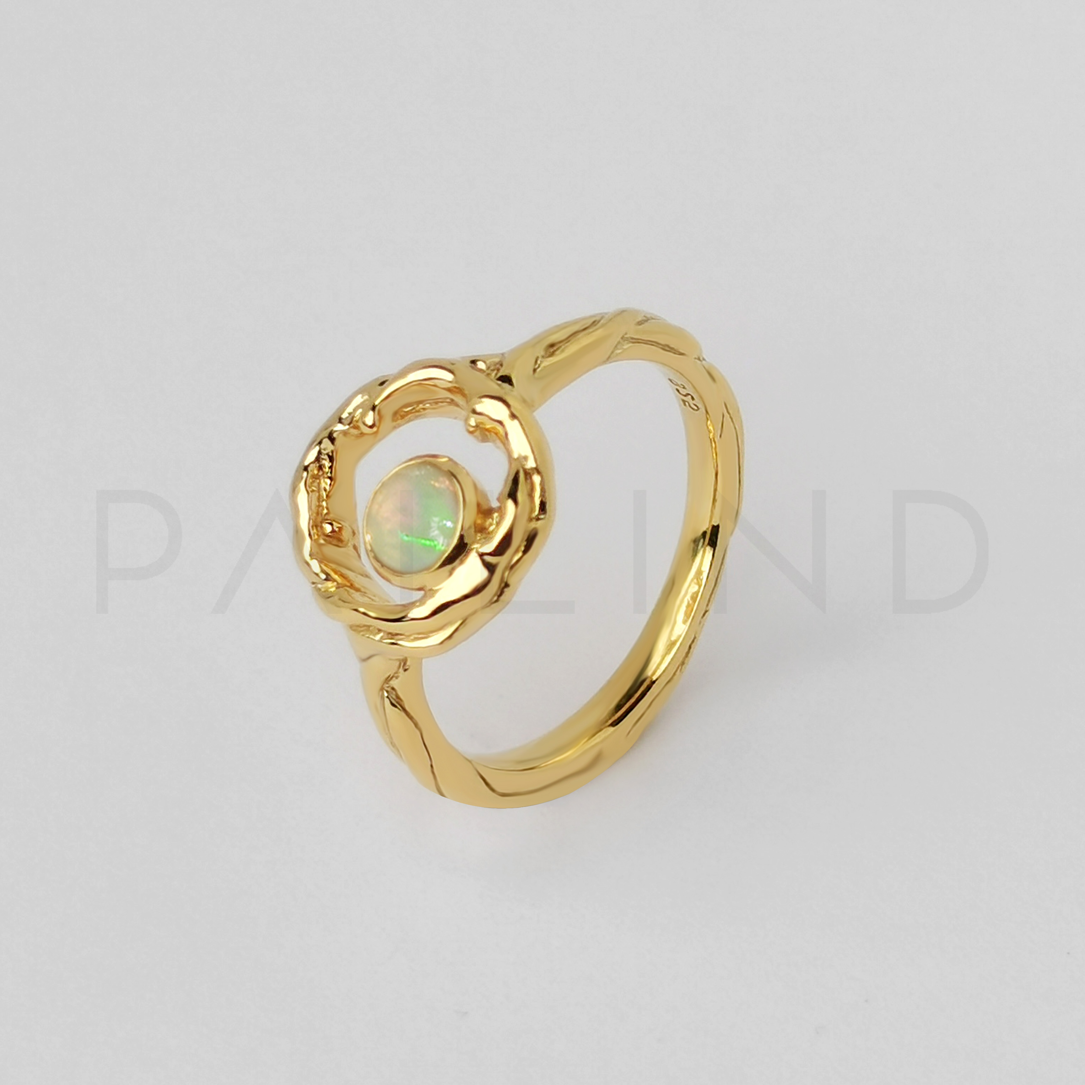 แหวนเงินดีไซน์เก๋ ประดับพลอย OPAL
