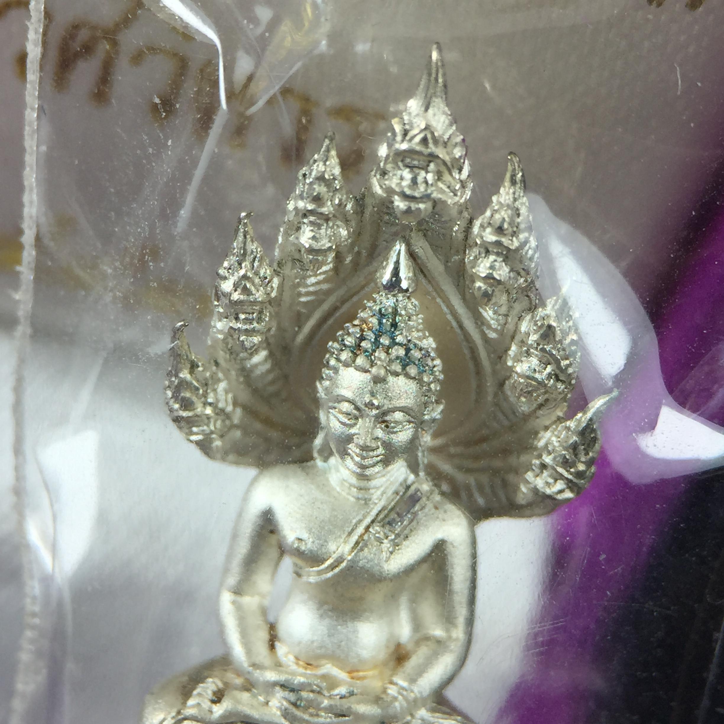 พระนาคปรก สธ. รุ่นสร้างพระอุโบสถเฉลิมพระเกียรติ 4 รอบ 84 พรรษา สมเด็จพระเทพรัตนราชสุดาฯ วัดบวรนิเวศวิหาร ปี 2543 พิมพ์เล็ก เนื้อเงินบริสุทธิ์ แบบพ่นทรายขัดเงาบางส่วน(สภาพ สวย ซีนซองกล่องบรรจุเดิมครบ)พิธีใหญ่ พุทธศิลป์งดงาม หายาก (1 ใน 2999 องค์)