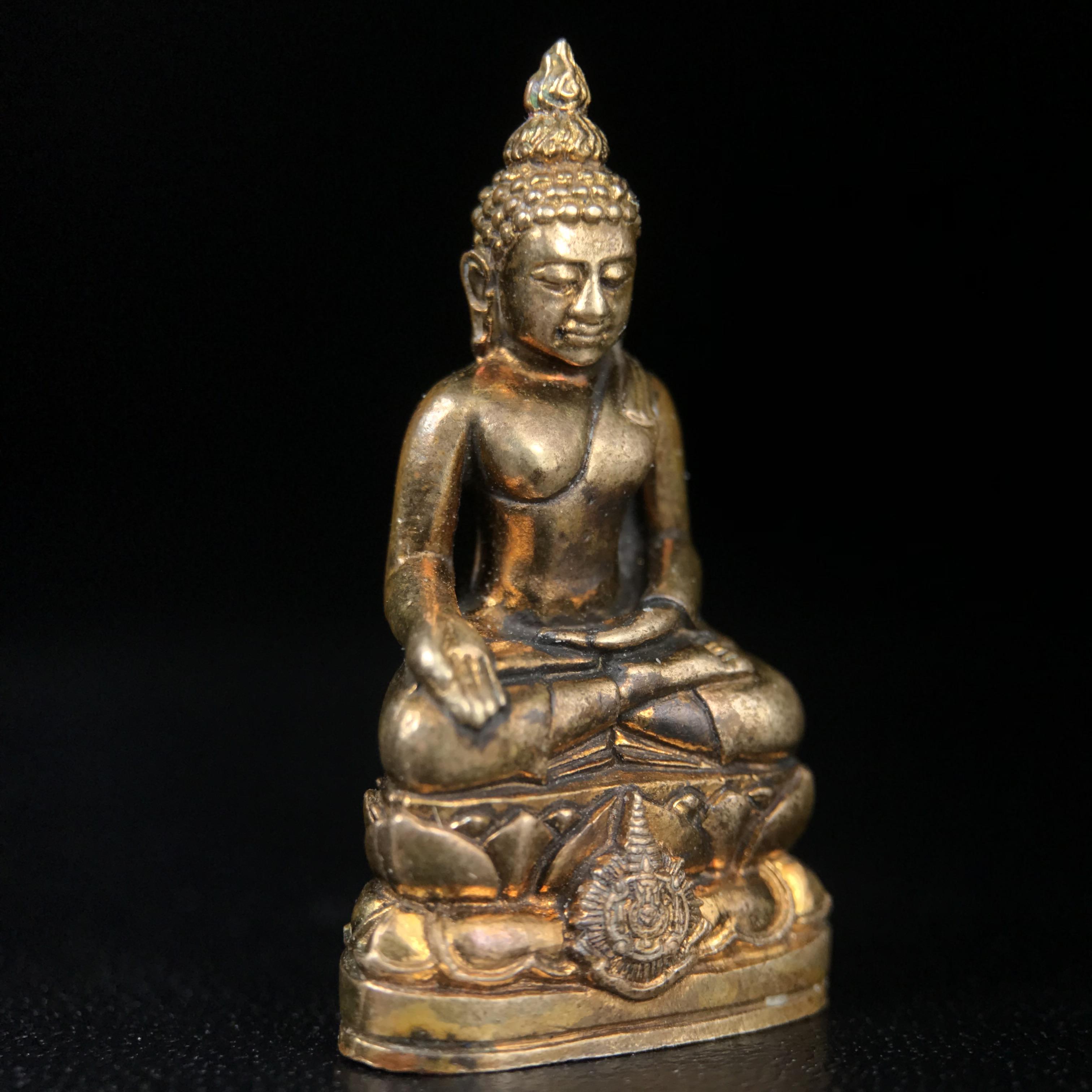 พระกริ่งไพรีพินาศ บรรจุเหล็กไหล ครั้งแรกและครั้งเดียวในประวัติศาสตร์ เฉลิมพระเกียรติ พระบาทสมเด็จพระเจ้าอยู่หัวรัชกาลที่9 พระชนมพรรษา 6 รอบ ปี2542 เนื้อสัมฤทธิ์(บรรจุเหล็กไหล)ดีนอก-ดีใน พิธีใหญ่ มวลสารเด่น(พิเศษกรรมการ ตอก 2 โค๊ต หมายเลข ๒๒๑๘)หายาก