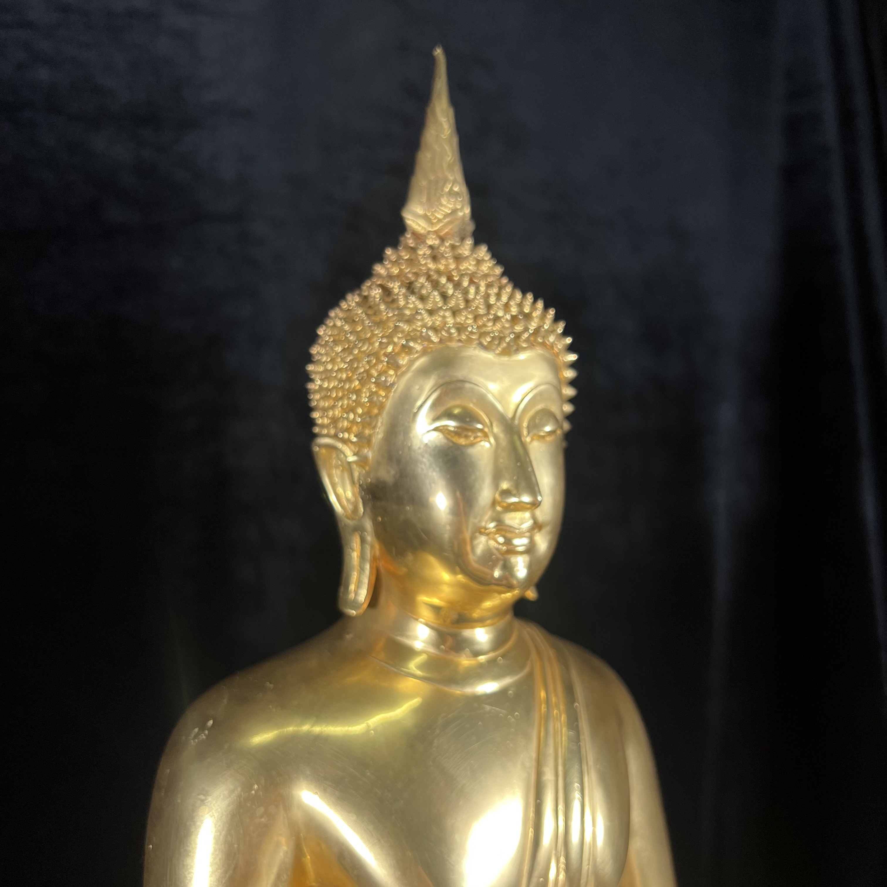 พระบูชาพระพุทธศิรมงคล ภปร. วัตถุมงคลคุ้มเกล้า ปี 2524 ของมูลนิธิคุ้มเกล้า โรงพยาบาลภูมิพลจัดสร้าง ขนาดหน้าตัก 9นิ้ว(ในหลวงรัชกาลที่9 ทรงจุดไฟพระฤกษ์และเททอง พิธีใหญ่)ยอดนิยมหายาก