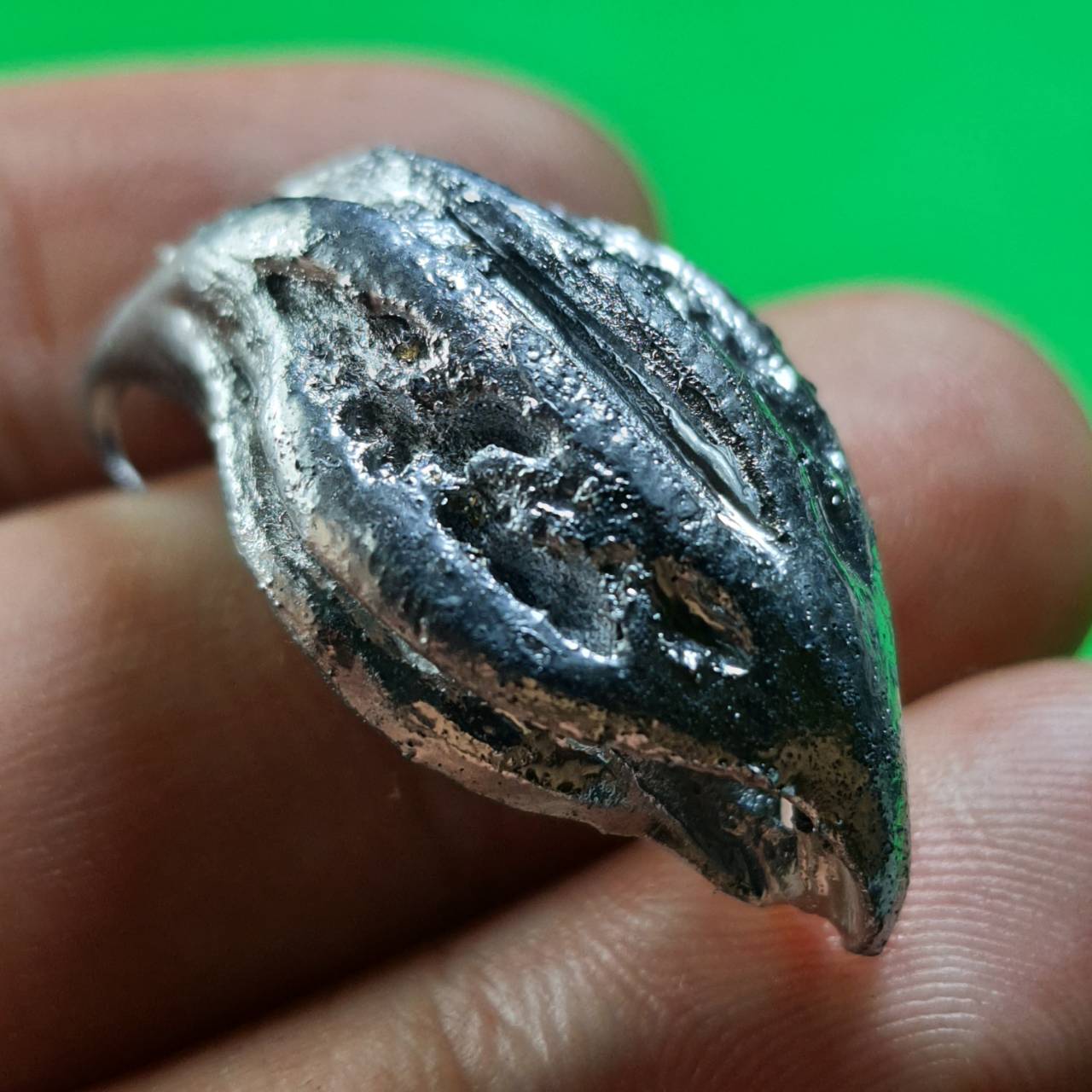 ของป้องกัน พญาเล็บครุฑ สีเงิน ป้องกันภัย เพิ่มอำนาจ เกี่ยวเงินทอง เล็บครุฑ เล็บพญาครุฑ ผลเล็บครุฑ