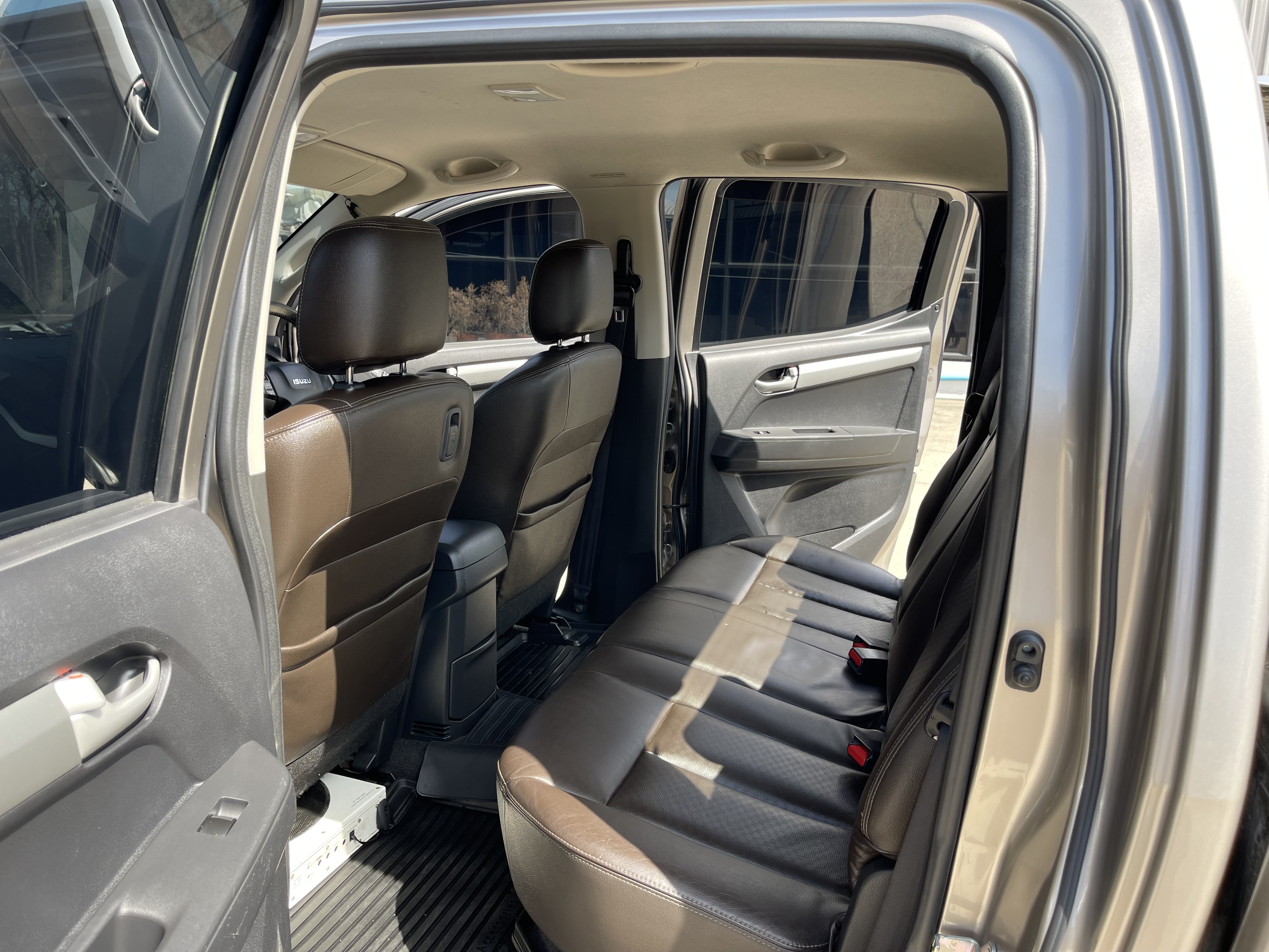 Isuzu Dmax All New 4ประตู Hilander 3.0 Vgs Z Prestige Navi 2012 น้ำตาล