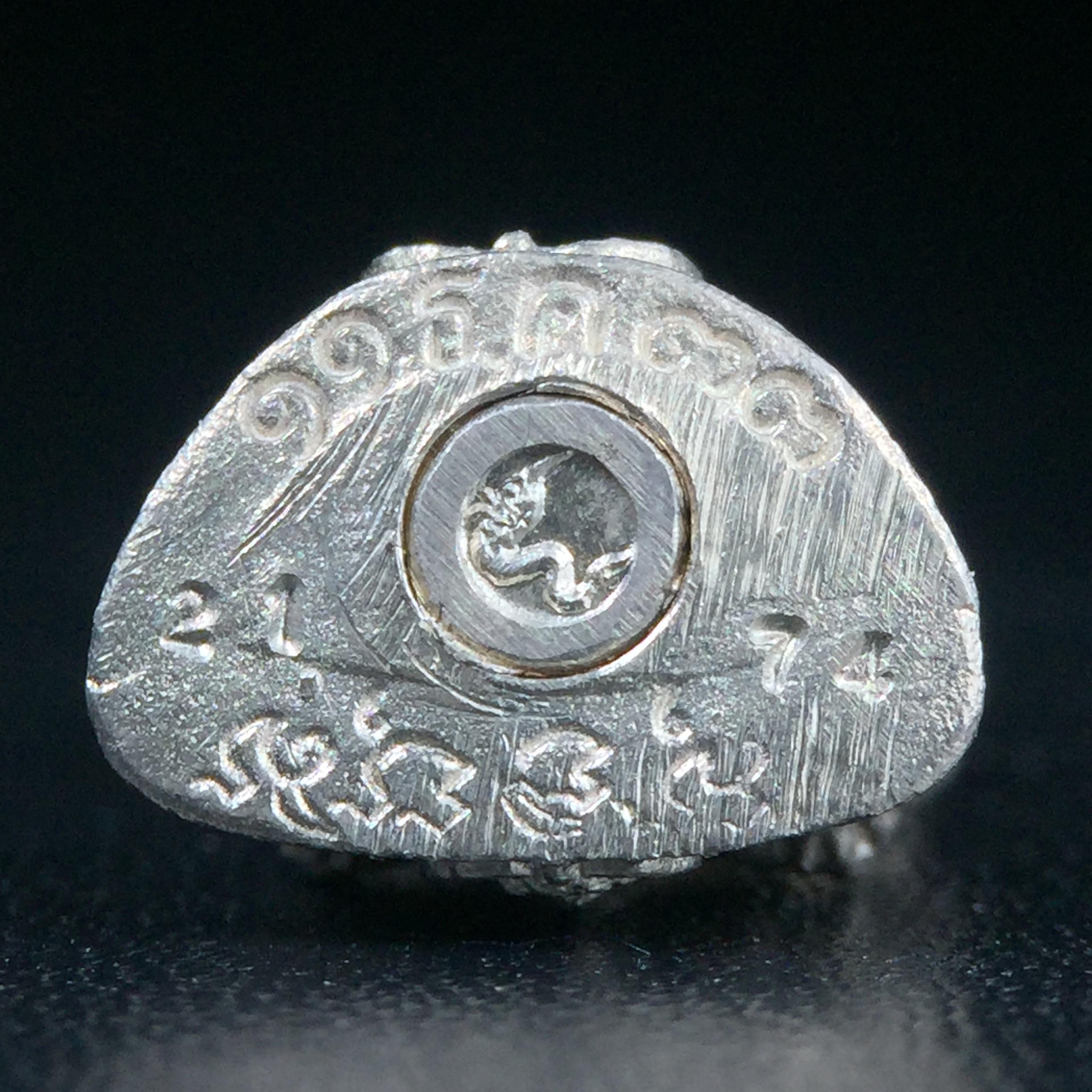 พระกริ่งปรมานุชิตชิโนรส วัดพระเชตุพนวิมลมังคลาราม(วัดโพธิ์) ปี2533 เนื้อเงิน ( ในหลวงรัชกาลที่9เสด็จเททอง)พิธีใหญ่ งดงามด้วยพุทธศิลป์เปี่ยมด้วยพุทธคุณ อีกหนึ่งรุ่นที่แนะนำสะสมบูชา