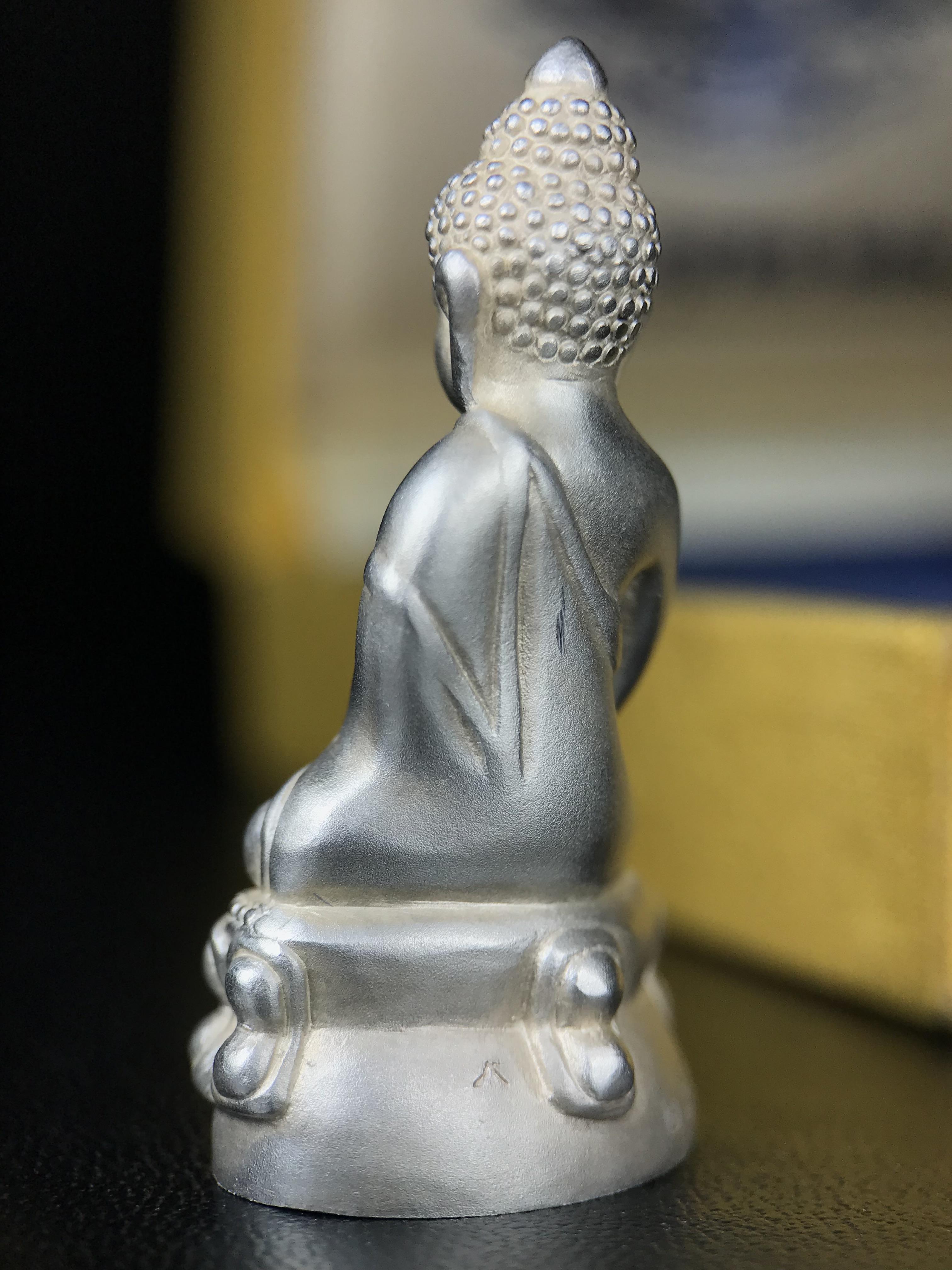 พระกริ่งสมเด็จญาณ วัดบวรนิเวศวิหาร เนื้อเงินบริสุทธิ์ 92.5% ตรากาญจนาภิเษกทองคำ(เนื้อทองคำแท้) พระราชทานแจกเมื่อ 3 ตุลาคม 2538 จัดสร้างในวโรกาส สมเด็จพระญาณสังวร สมเด็จพระสังฆราช ฉลองพระชนมายุครบ 82 พรรษา และฉลองครองราชสมบัติครบ 50 ปี รัชกาลที่ 9 (หายาก)