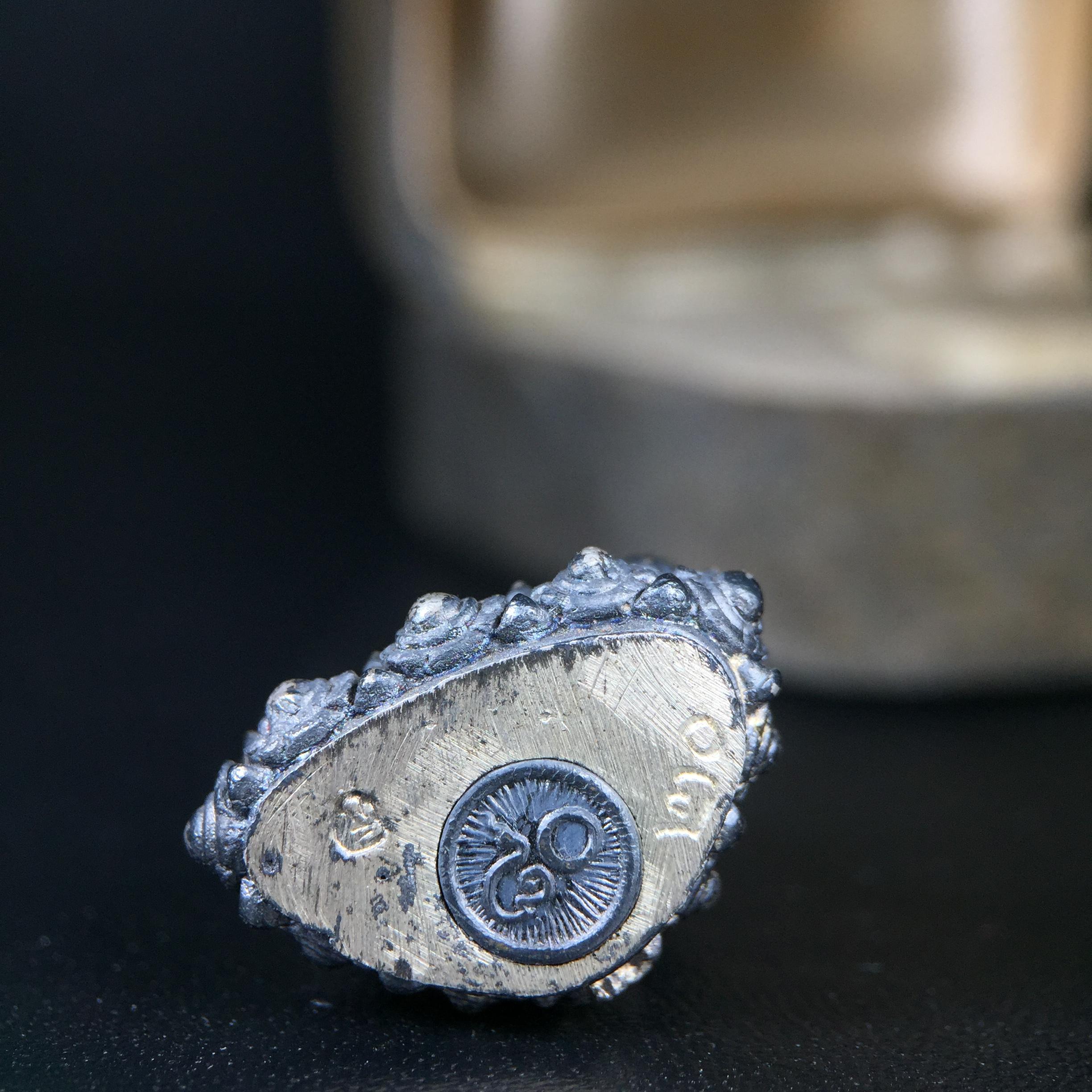 พระกริ่งวาสนา 80 พรรษา สมเด็จพระสังฆราช (วาสน์) วัดราชบพิธฯ ปี2521 เนื้อเงิน(ตอกหมายเลข)(ตอกโค๊ตพระปิดตา) โดยมีหลวงปู่โต๊ะ วัดประดู่ฉิมพลีร่วมปลุกเสก สภาพผิวเดิม สวยจัด แชมป์ๆพร้อมกล่องบรรจุเดิม(หายาก)