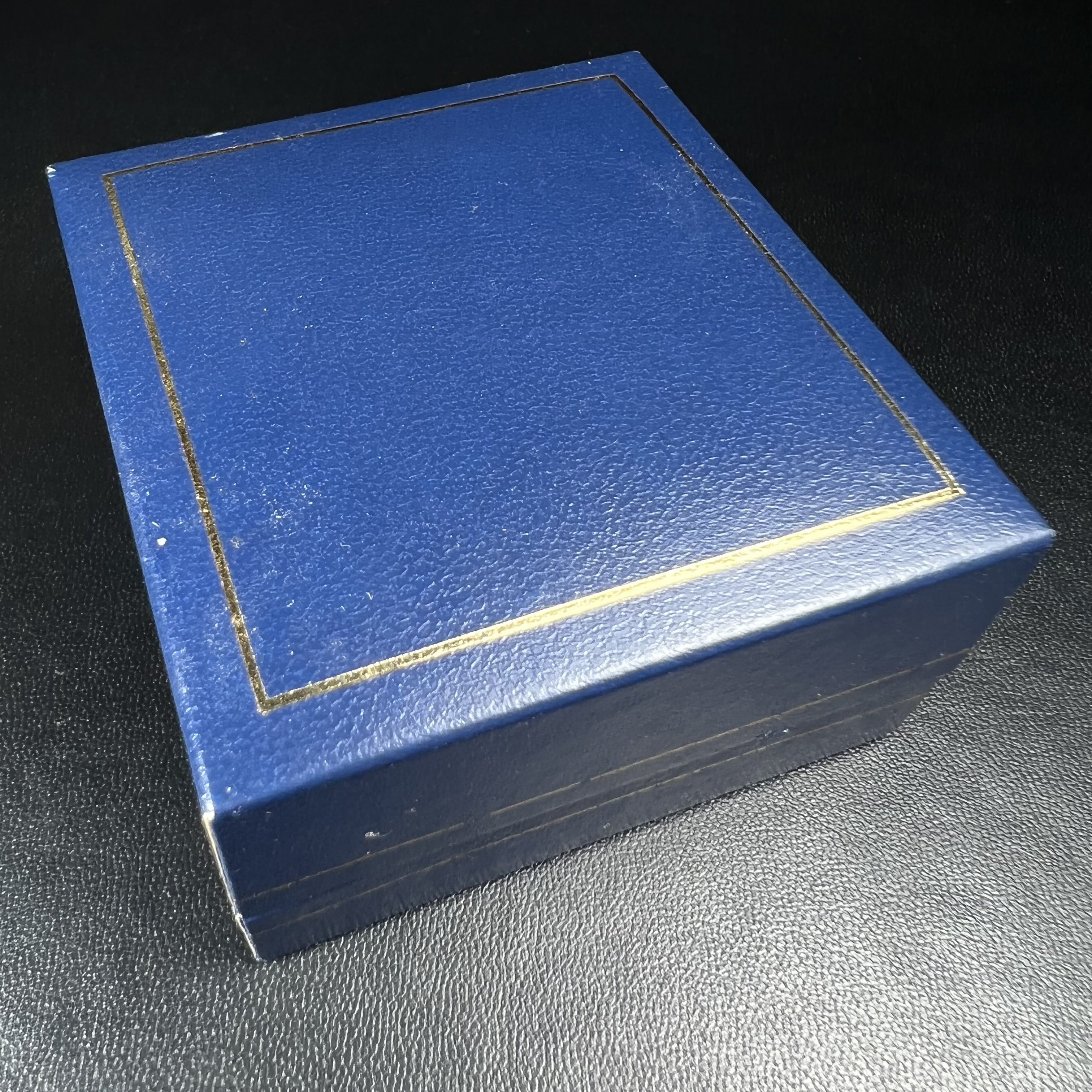 พระกริ่งพุทธอุดมสมบูรณ์(พระปุ้มปุ้ย)รุ่นแรก เนื้อนวโลหะเต็มสูตร วัดบวรนิเวศวิหาร ปี2535 แขวนบูชาไม่มีอดอยาก มีความอุดมสมบูรณ์สมตามลักษณะและมงคลนามตามชื่อ ตามปรารถนา(1ใน2000องค์)หายาก