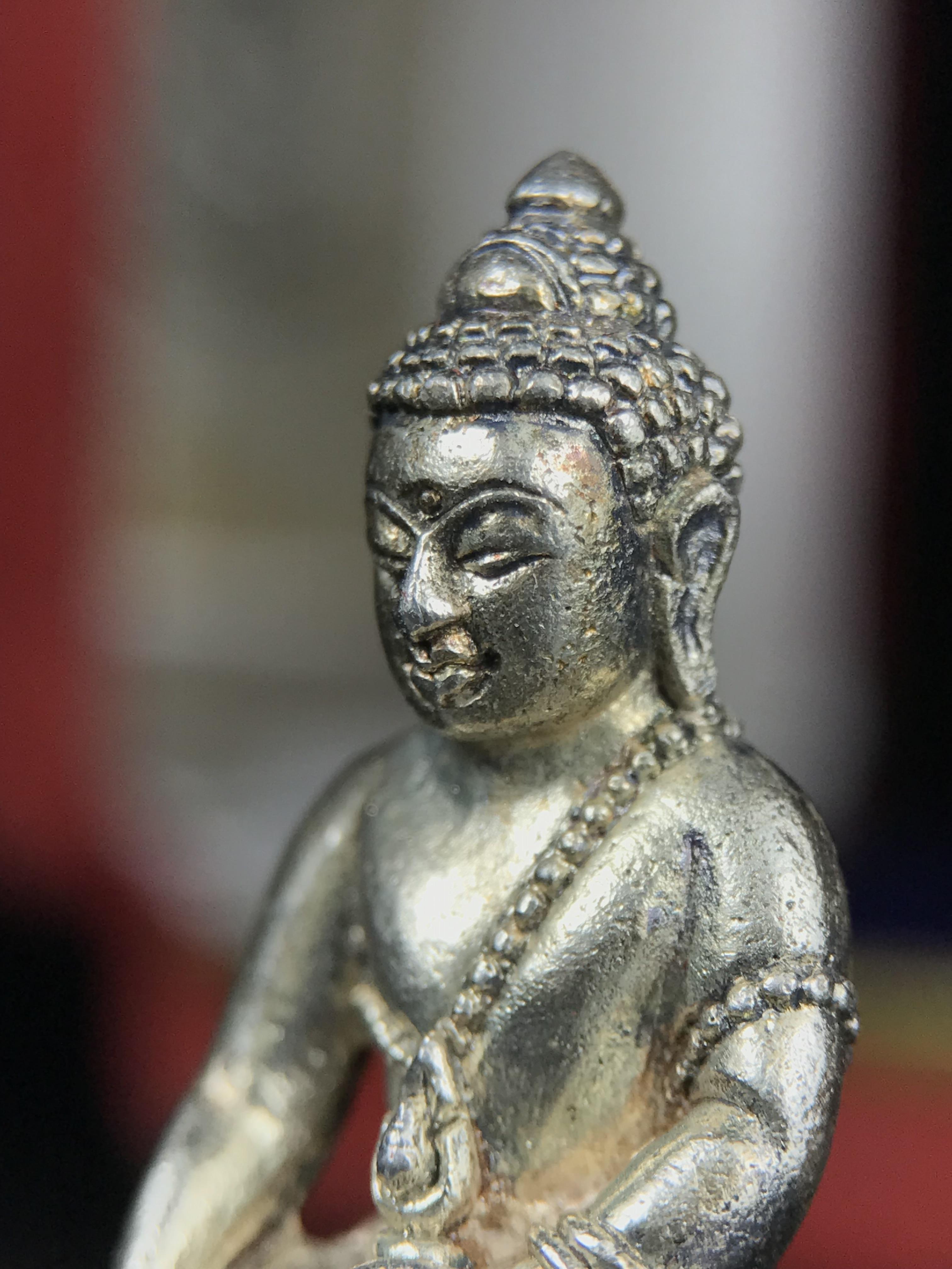 พระกริ่งฉลองพระชนมายุครบ 7 รอบ 84 พรรษา สมเด็จพระสังฆราช(วาสน์) วัดราชบพิธ พ.ศ.2525 เนื้อเงิน ผิวเดิมขึ้นน้ำทองสภาพสวยมาก ในกล่องชุดพิเศษกรรมการ พร้อมพระชัยวัฒน์ เนื้อนวโลหะ ครบชุดสมบูรณ์(งานแกะแม่พิมพ์โดย นายช่างเกษม มงคลเจริญ)(หายาก)