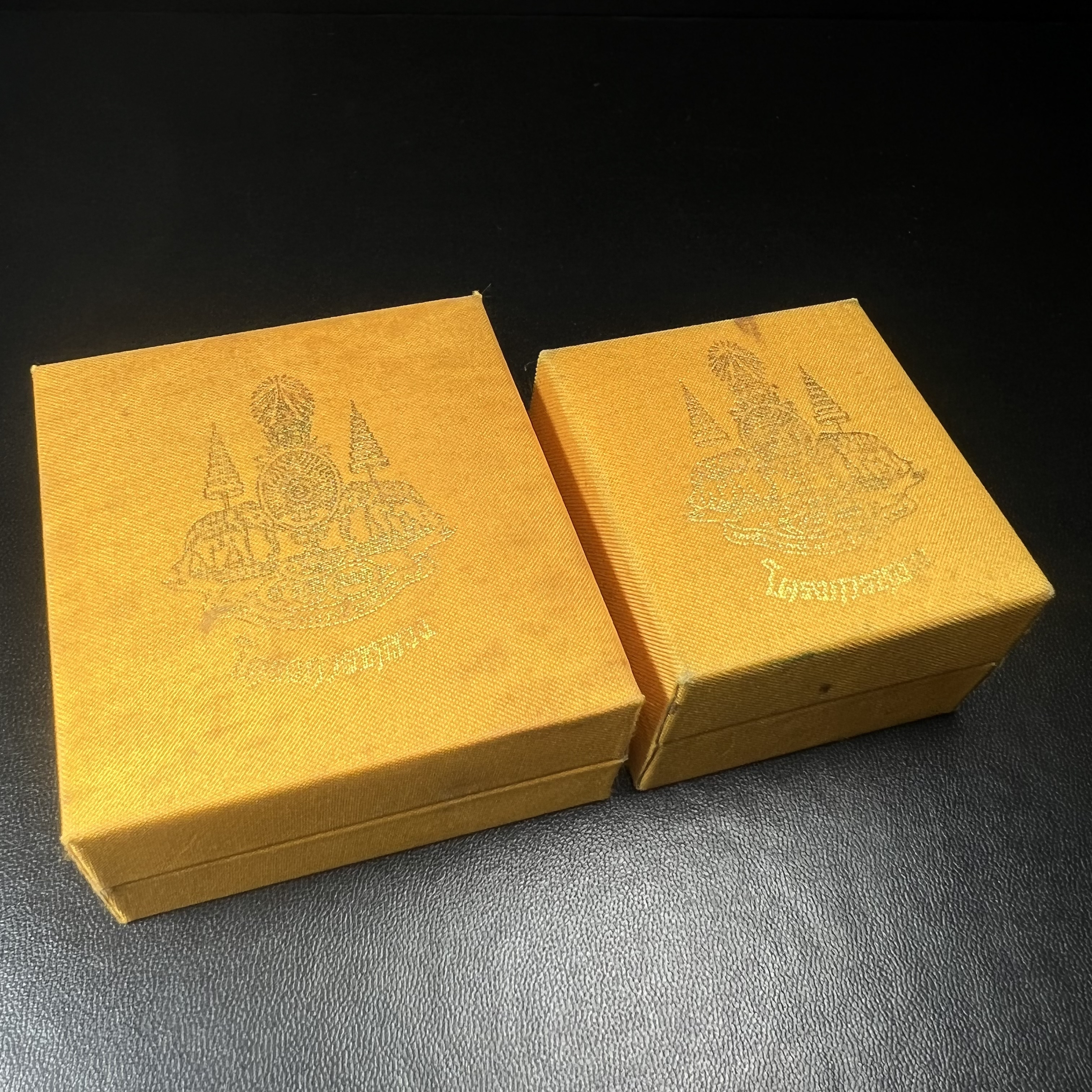 พระพุทธนวราชบพิตร พระพิมพ์จิตรลดา โครงการหลวง ปี2539 (พิมพ์ใหญ่+พิมพ์เล็ก) เนื้อนวโลหะ พร้อมกล่องบรรจุเดิม พิธีใหญ่ ปลุกเสกวัดพระแก้ว(1ชุด 2 องค์)