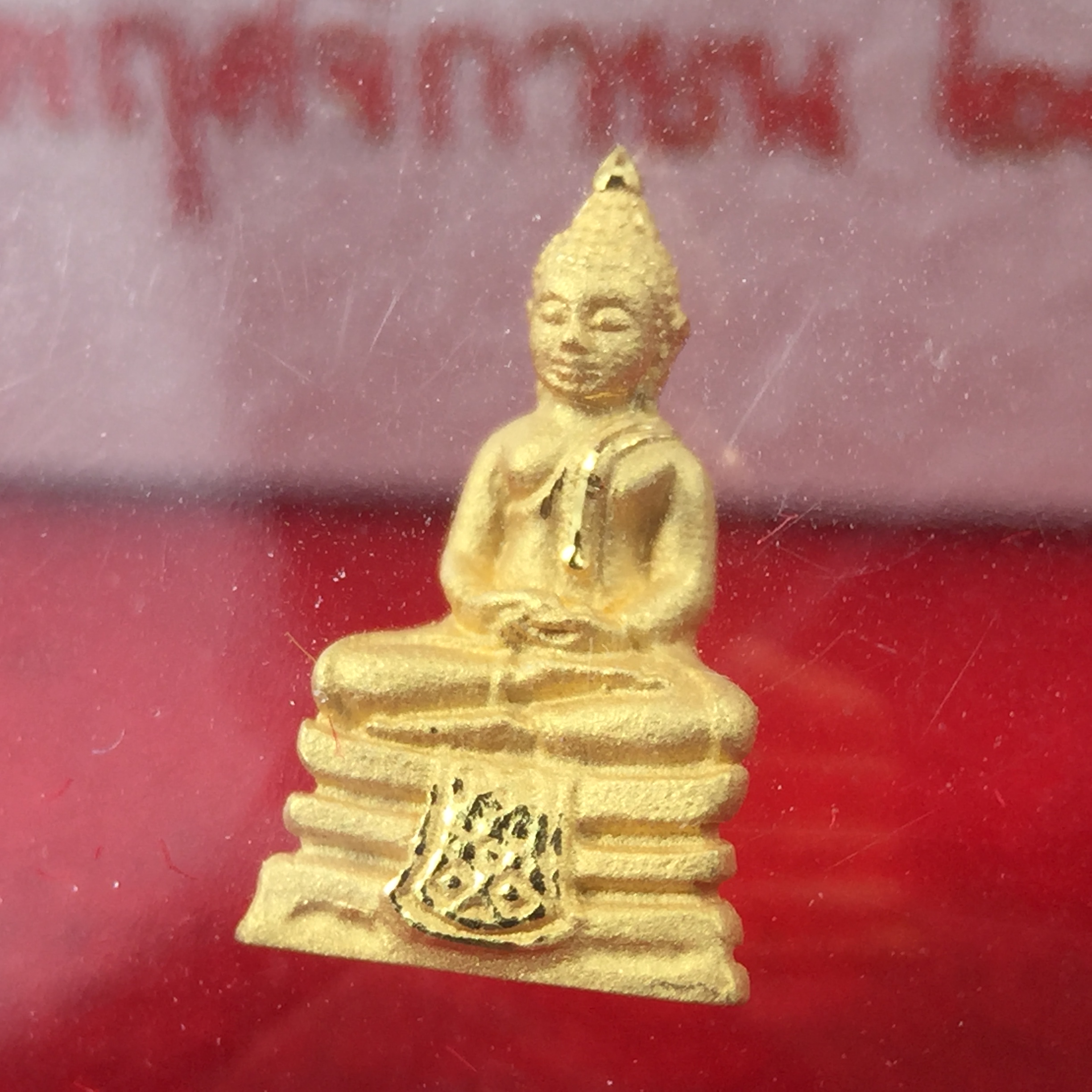 พระพุทธโสธร รุ่นอุดมโชคโภคทรัพย์ ปี 2550 เนื้อทองคำ พิมพ์จิ๋ว วัดโสธรวรารามวรวิหาร จ.ฉะเชิงเทรา (สภาพ สวย ซีนซองเดิม กล่องบบรรจุเดิมครบสมบูรณ์)