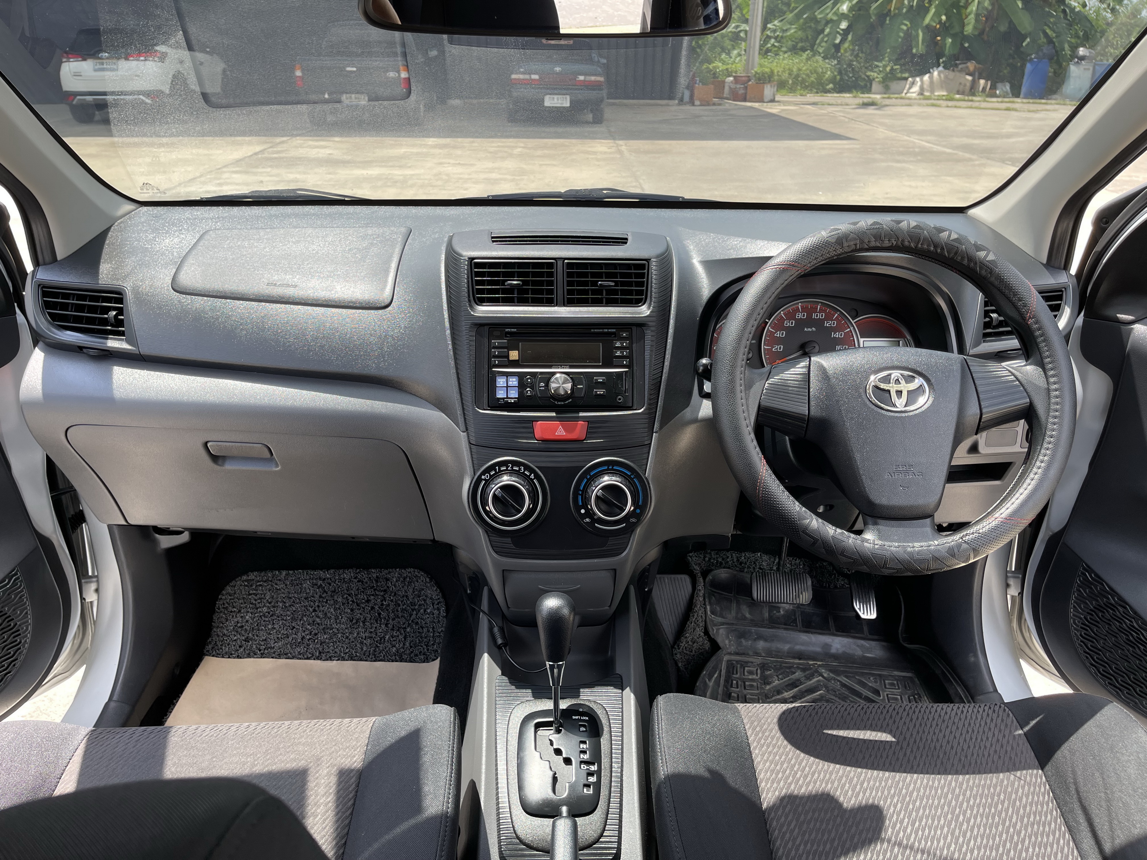 Toyota Avanza 1.5 G At 2015 เงิน