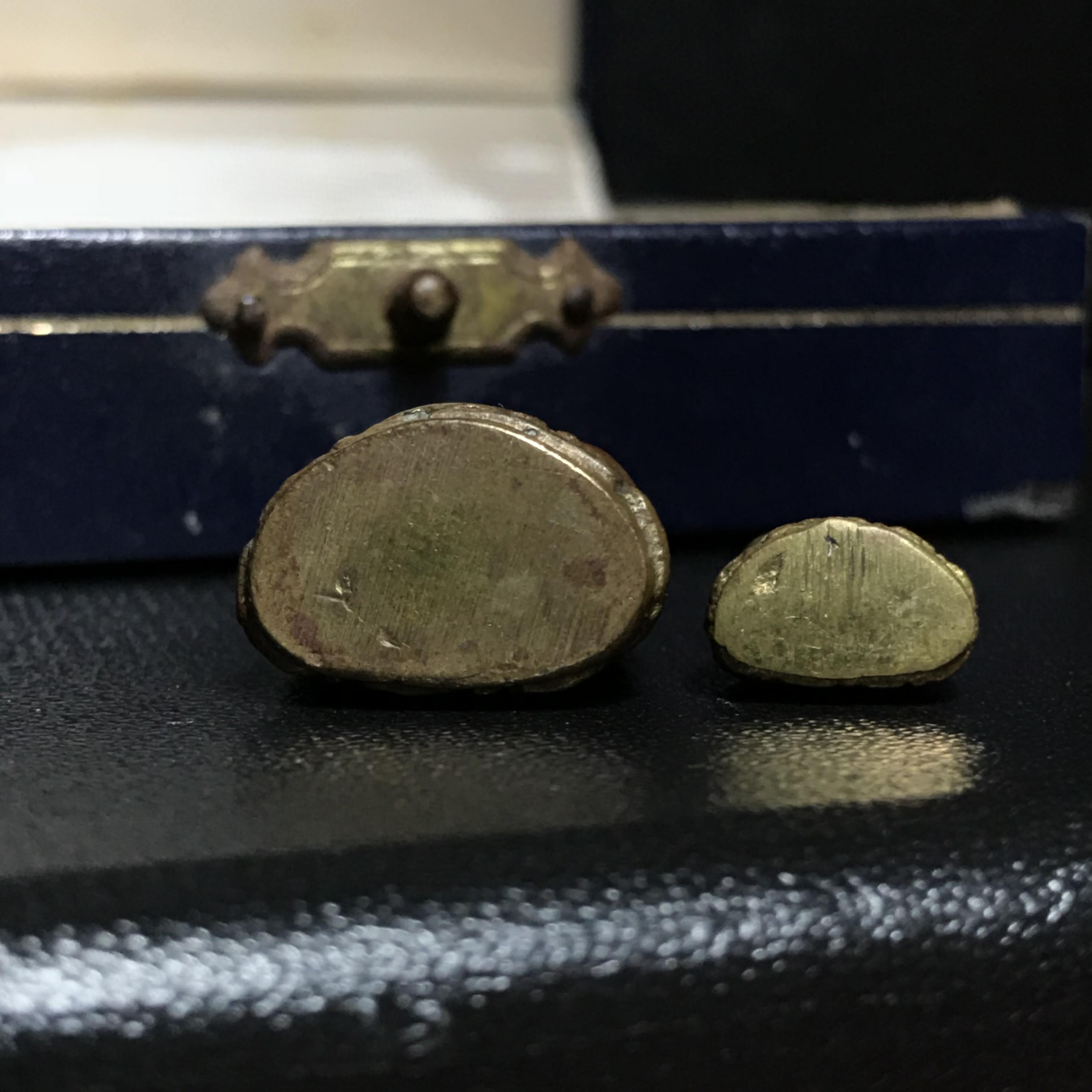 พระกริ่ง-พระชัยวัฒน์ไพรีพินาศ วัดบวรนิเวศวิหาร รุ่นผ้าป่าสิงห์บุรี ปี2528(กล่องหนังนิยม)