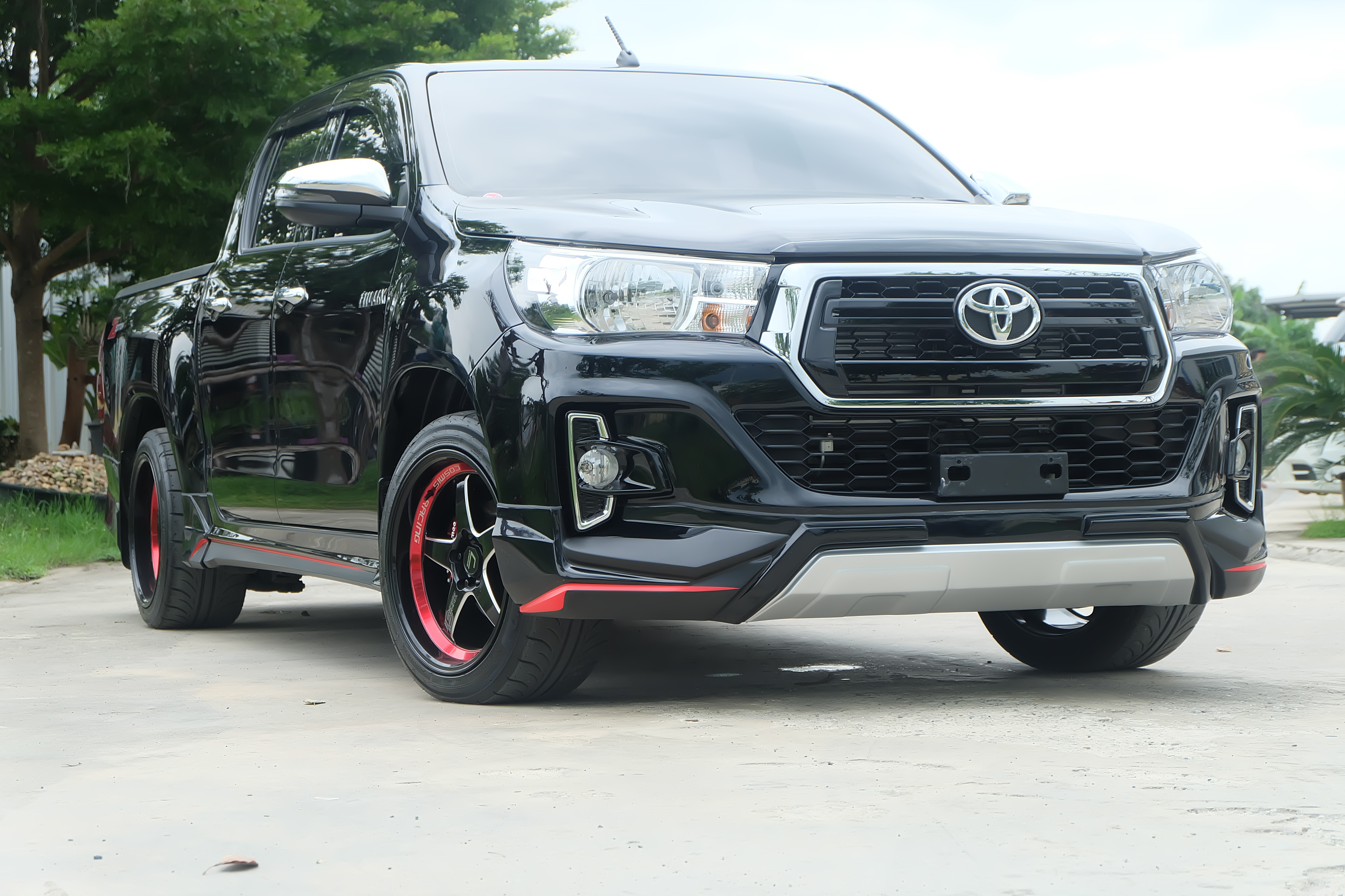 Toyota Revo Rocco body kits by Amotriz